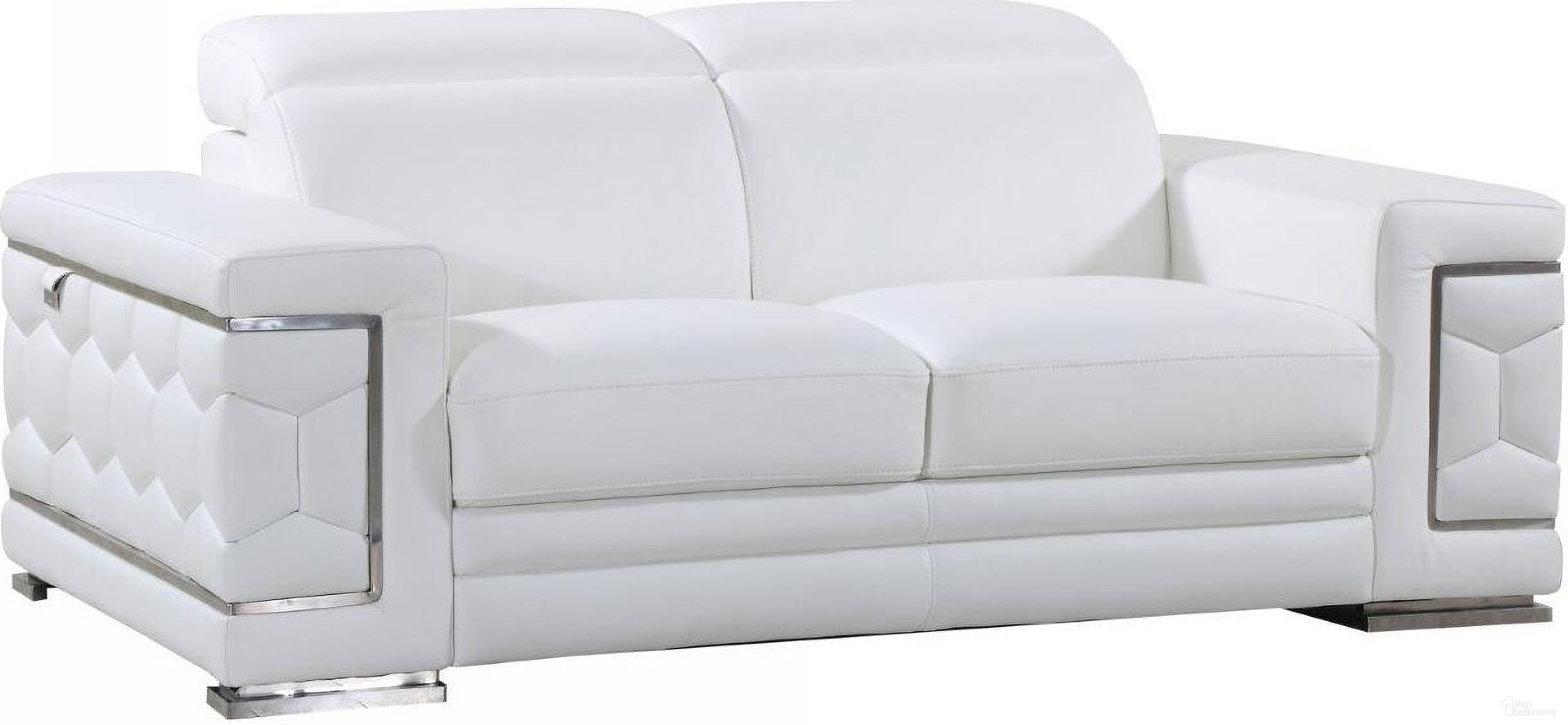 The appearance of Homeroots Sturdy White Leather Loveseat designed by Homeroots in the modern / contemporary interior design. This white piece of furniture was selected by 1StopBedrooms from to add a touch of cosiness and style into your home. Sku: 329594. Material: Leather.