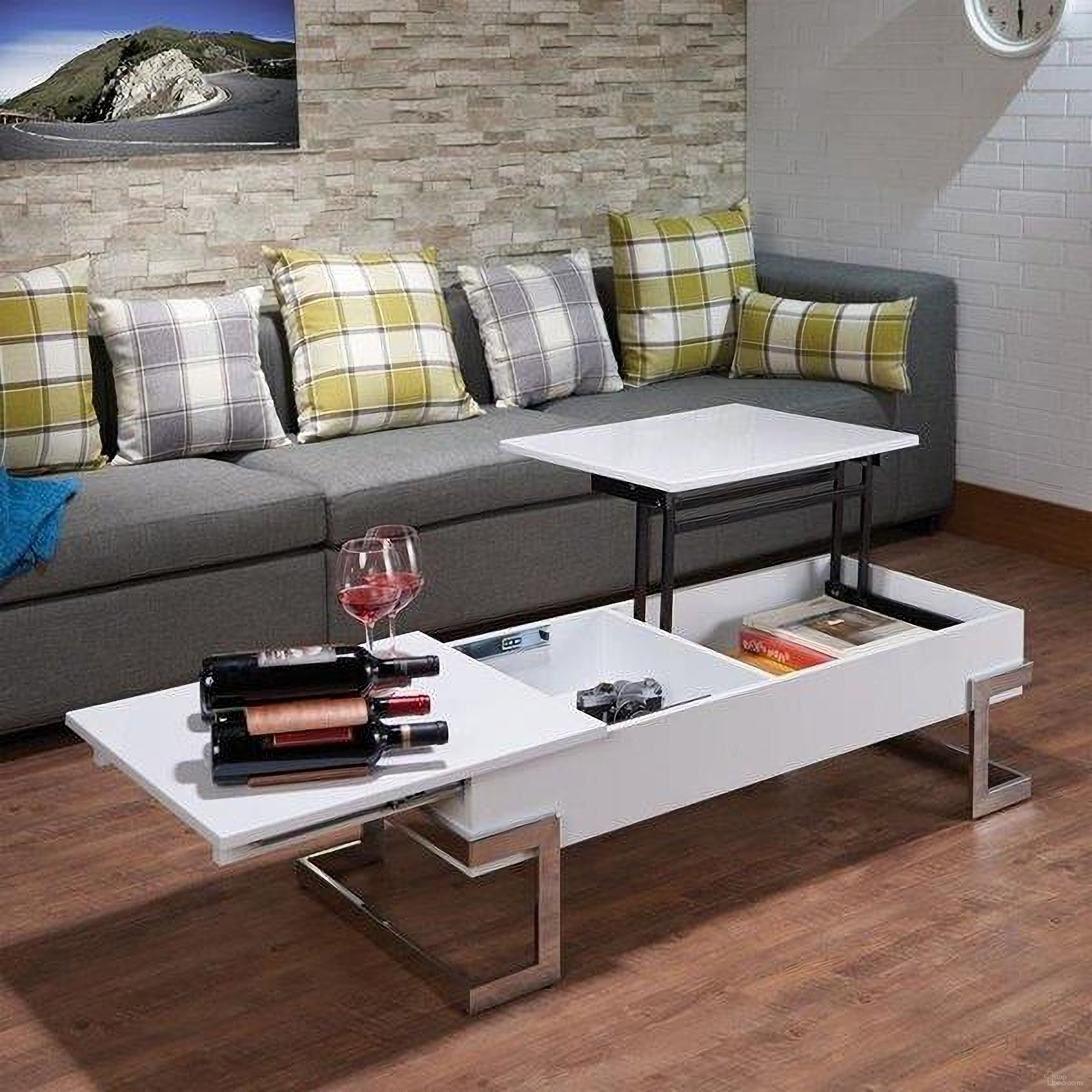 The appearance of Homeroots White And Chrome Particle Board Coffee Table 286268 designed by Homeroots in the modern / contemporary interior design. This white and chrome piece of furniture was selected by 1StopBedrooms from to add a touch of cosiness and style into your home. Sku: 286268. Material: Vinyl.