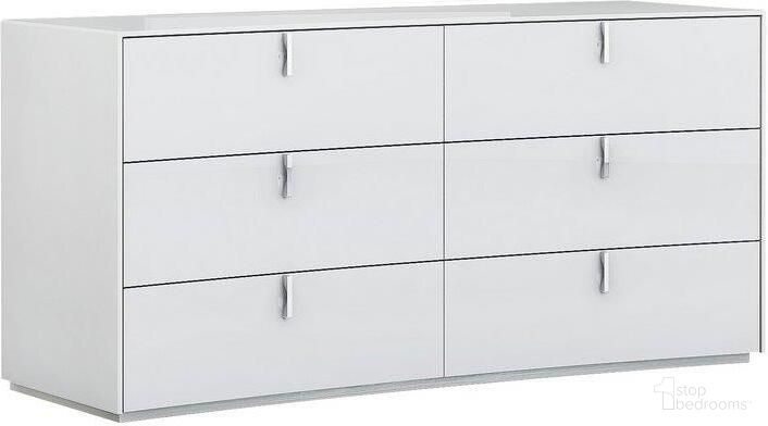 Homeroots White Dresser