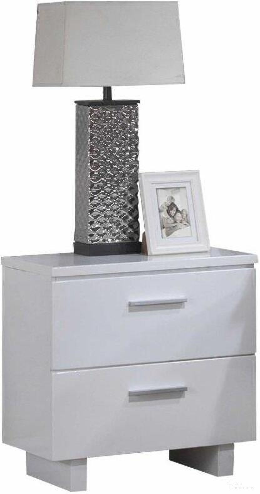 Homeroots White Wooden Leg Nightstand