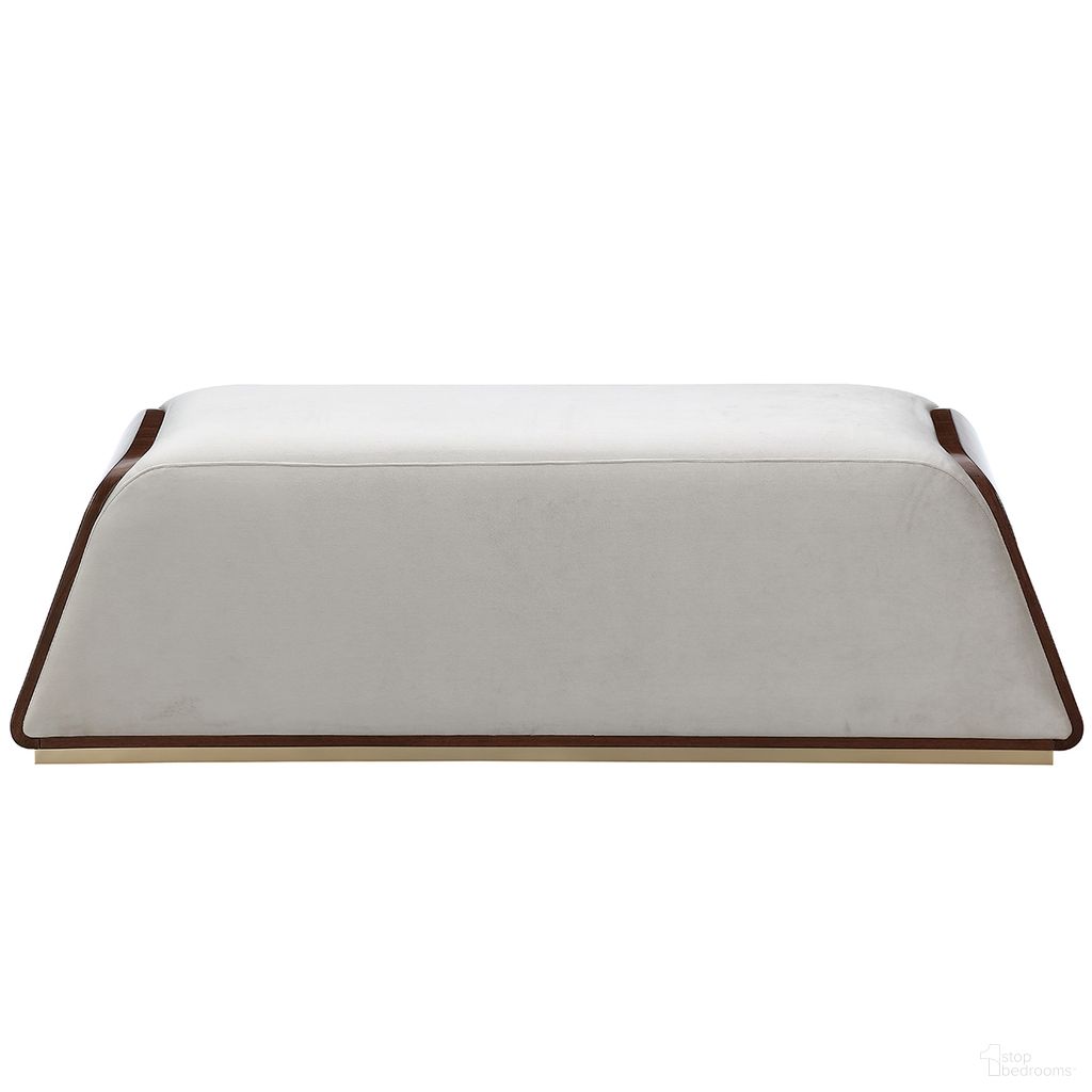 The appearance of Houston Accent Bench In Walnut designed by Michael Amini in the transitional interior design. This walnut piece of furniture was selected by 1StopBedrooms from Houston Collection to add a touch of cosiness and style into your home. Sku: 9095904-416. Material: Birch.