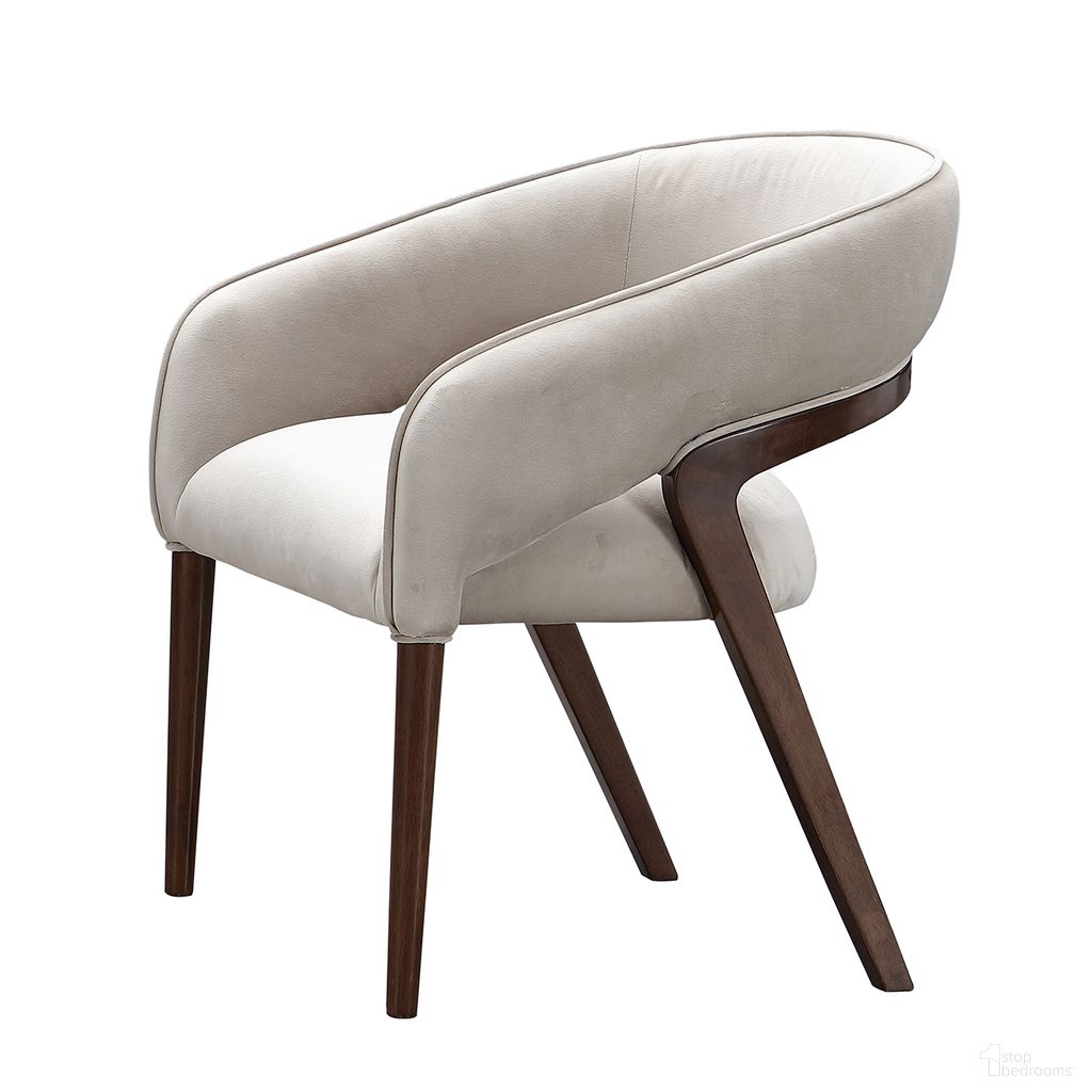 The appearance of Houston Vanity Chair In Walnut designed by Michael Amini in the transitional interior design. This walnut piece of furniture was selected by 1StopBedrooms from Houston Collection to add a touch of cosiness and style into your home. Sku: 9095244-416. Material: Rubberwood.