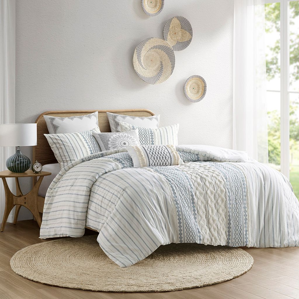 The appearance of Imani Cotton Printed 3 Piece Full/Queen Comforter Set with Chenille In White and Navy designed by Olliix in the modern / contemporary interior design. This white and navy piece of furniture was selected by 1StopBedrooms from Imani Collection to add a touch of cosiness and style into your home. Sku: II10-1274. Bed Size: Full. Material: Cotton.