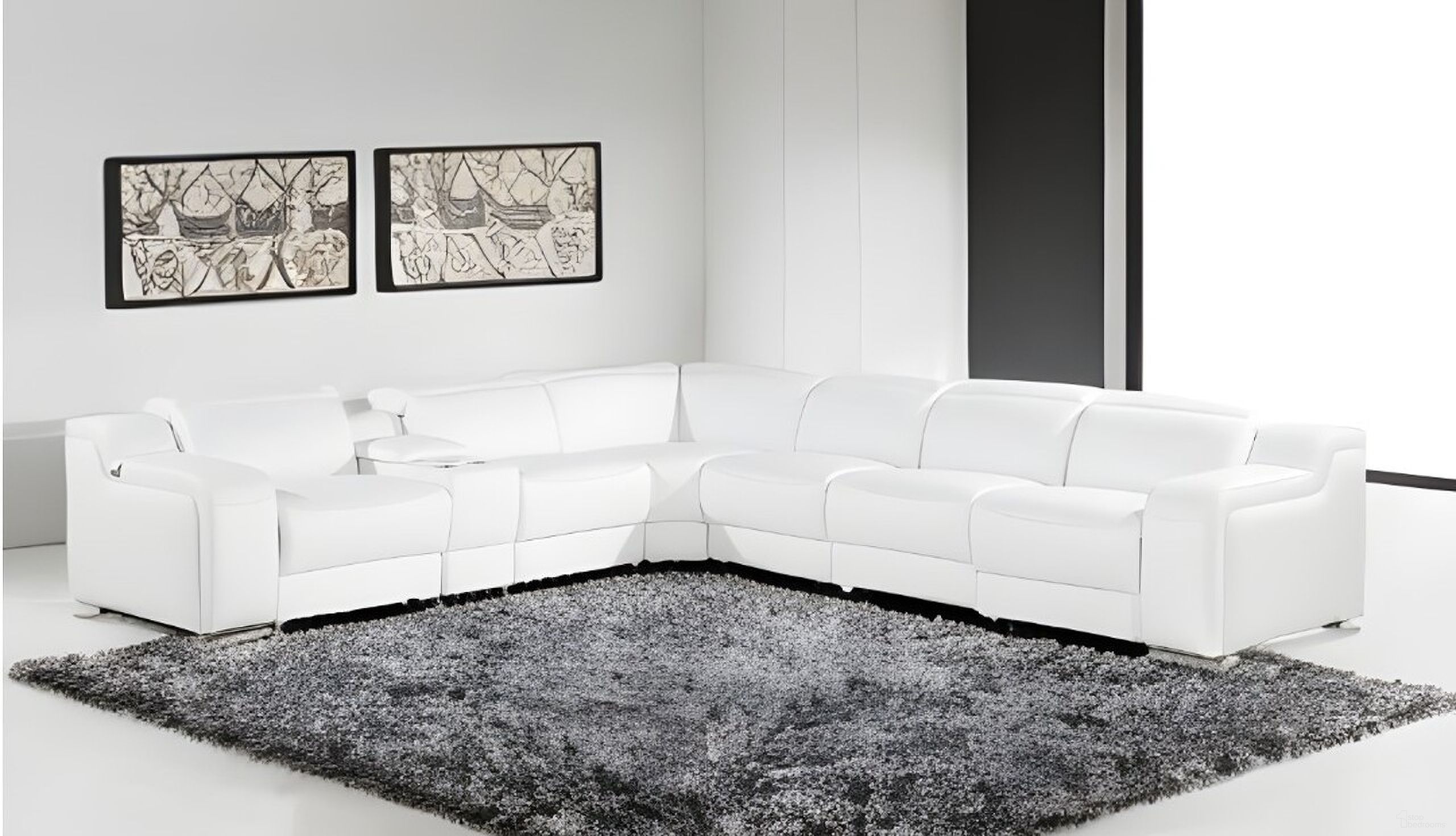 The appearance of Italian leather 4 power reclining seats L shaped Seven Piece Corner Sectional with Console In White designed by Homeroots in the modern / contemporary interior design. This white piece of furniture  was selected by 1StopBedrooms from  to add a touch of cosiness and style into your home. Sku: 544996. Material: Leather.