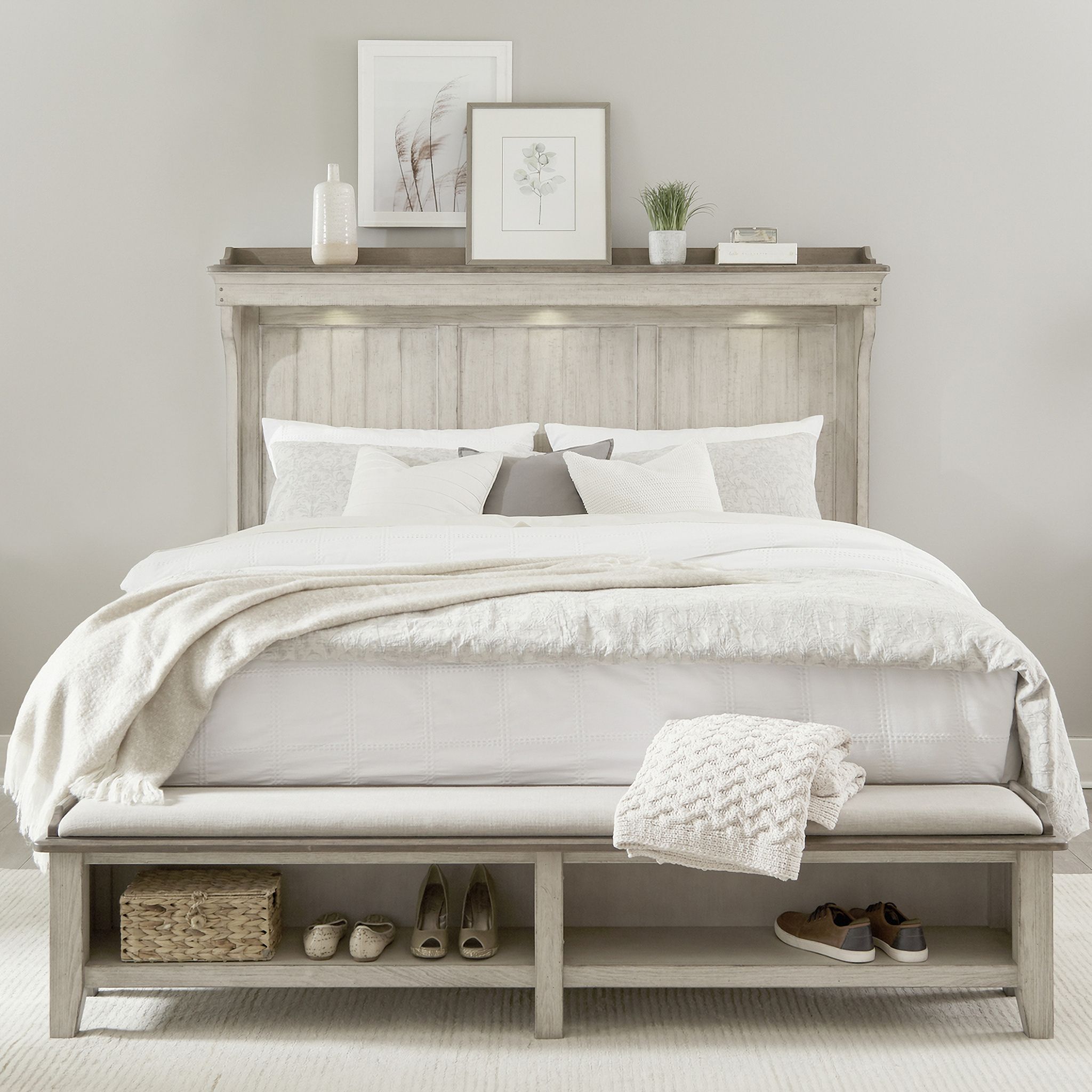 The appearance of Ivy Hollow Weathered Linen And Dusty Taupe Queen Mantle Storage Bed designed by Liberty in the transitional interior design. This cream piece of furniture was selected by 1StopBedrooms from Ivy Hollow Collection to add a touch of cosiness and style into your home. Sku: 457-BR13M;457-BR14FS;457-BR90M. Bed Type: Storage Bed. Bed Size: Queen. Material: Poplar Solid.