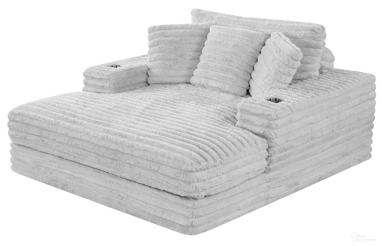 The appearance of Jake New Big Chaise with Pillows In Light Gray designed by Best Quality Furniture in the glam interior design. This light gray piece of furniture  was selected by 1StopBedrooms from Jake Collection to add a touch of cosiness and style into your home. Sku: S831. Material: Faux Fur.