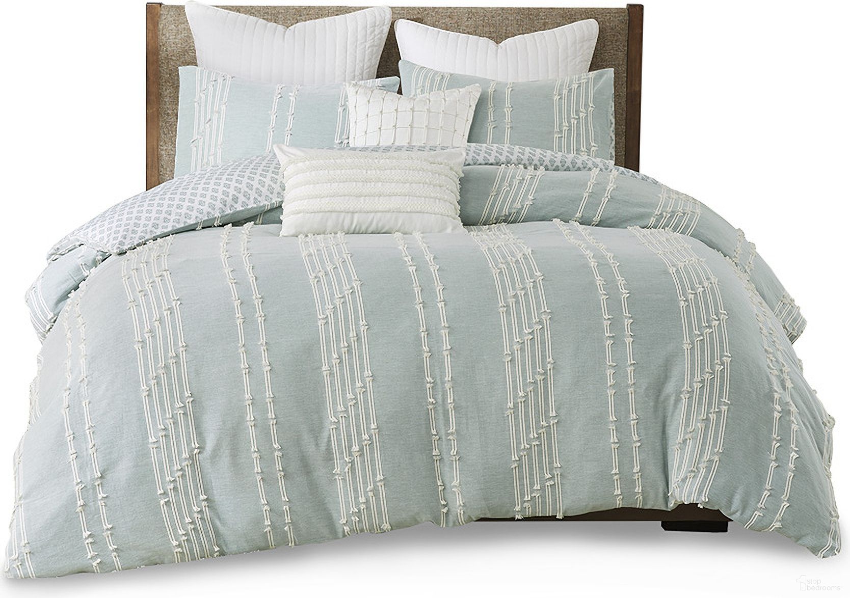 The appearance of Kara Cotton Jacquard 3 Piece Queen Duvet Cover Set In Aqua designed by Olliix in the country / farmhouse interior design. This aqua piece of furniture was selected by 1StopBedrooms from Kara Collection to add a touch of cosiness and style into your home. Sku: II12-1106. Bed Size: Queen. Material: Cotton.