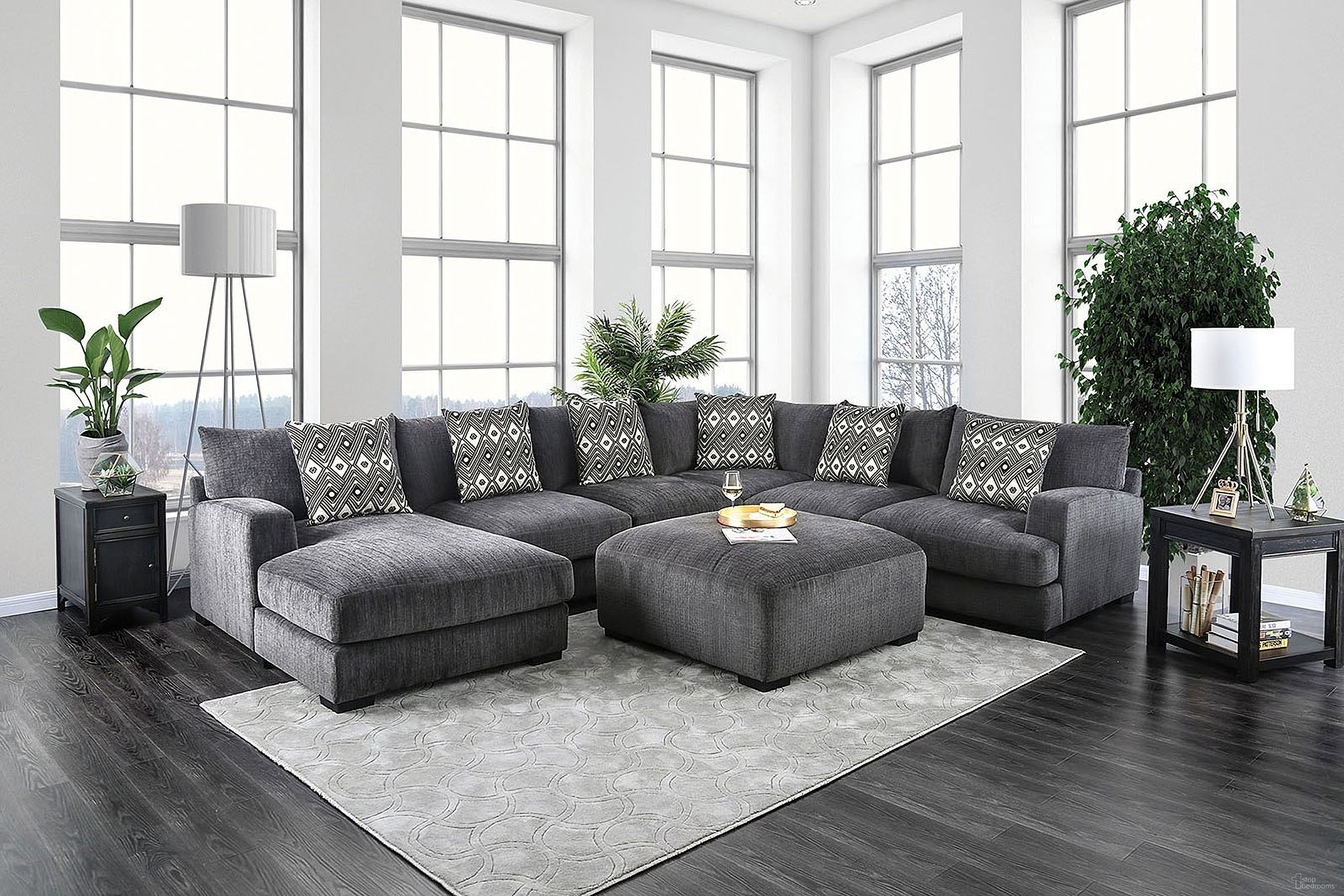 The appearance of Kaylee Gray U Shaped LAF Sectional designed by Furniture of America in the modern / contemporary interior design. This gray piece of furniture was selected by 1StopBedrooms from Kaylee Collection to add a touch of cosiness and style into your home. Sku: CM6587-CNR;CM6587-LV;CM6587-CE;CM6587-AC;CM6587-AC. Material: Wood. Layout: U-Shape. Orientation: LAF.