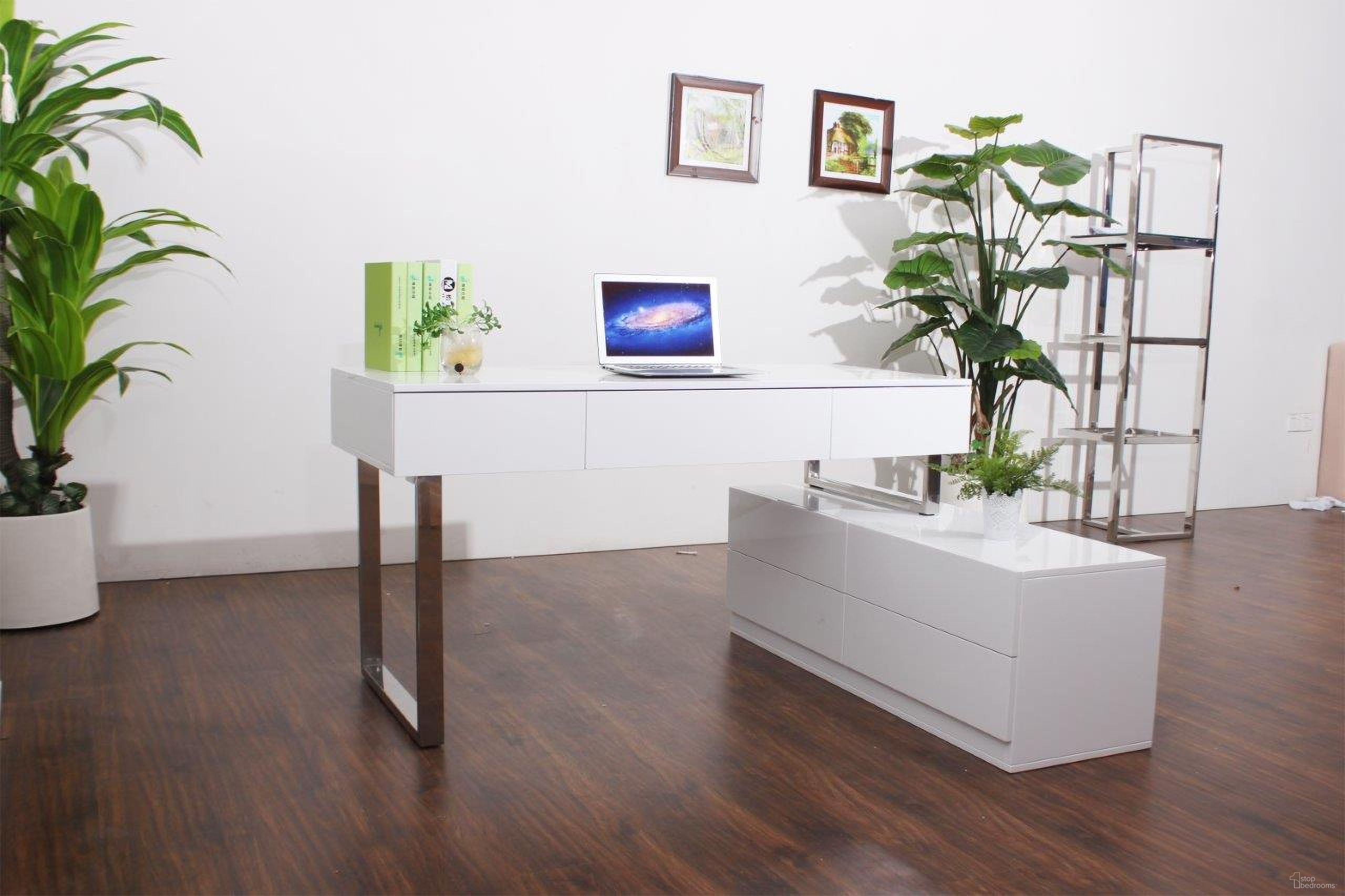 The appearance of KD12 Modern Office Desk designed by J&M in the modern / contemporary interior design. This white piece of furniture was selected by 1StopBedrooms from KD12 Collection to add a touch of cosiness and style into your home. Sku: 17918.
