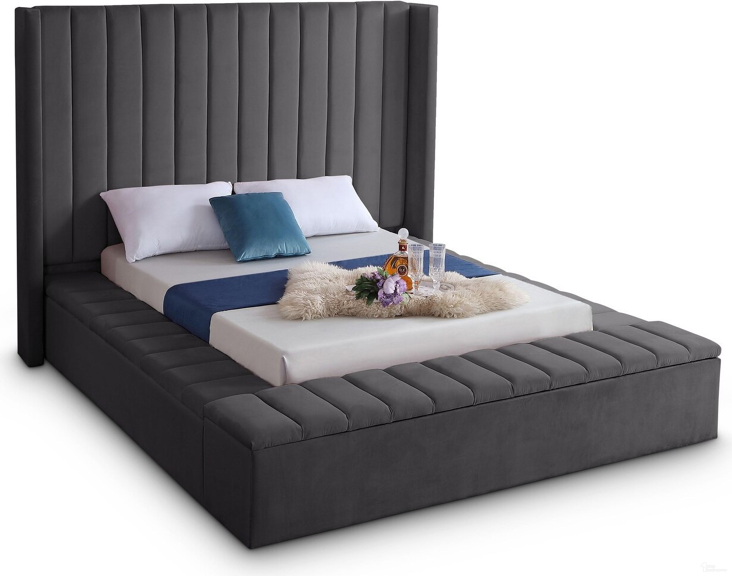 Kiki Velvet Queen Bed In Grey