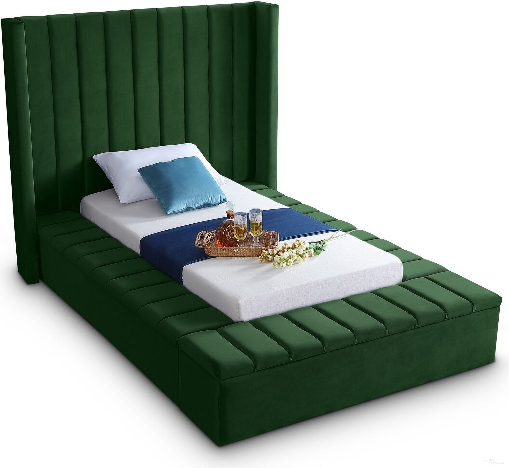 The appearance of Kiki Velvet Twin Bed In Green designed by Meridian in the modern / contemporary interior design. This green piece of furniture was selected by 1StopBedrooms from Kiki Collection to add a touch of cosiness and style into your home. Sku: KikiGreen-T Box 1/3 (HB/Slats);KikiGreen-T Box 2/3 (FB/Ottoman/Hardware/Wing);KikiGreen-T Box 3/3 (4 Siderails/Bottom Board of Siderail/Metal Bar/Siderail's Top Upholstered Part). Bed Type: Storage Bed. Bed Size: Twin. Material: Velvet.