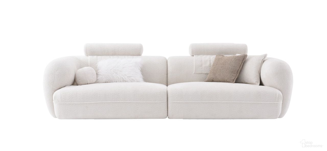 The appearance of Koya Accordo Fabric Sofa In Cream designed by Klaussner Home Furnishings in the modern / contemporary interior design. This cream piece of furniture was selected by 1StopBedrooms from Koya Collection to add a touch of cosiness and style into your home. Sku: JHB196-LAF1.5P;JHB196-RAF1.5P. Material: Fabric.