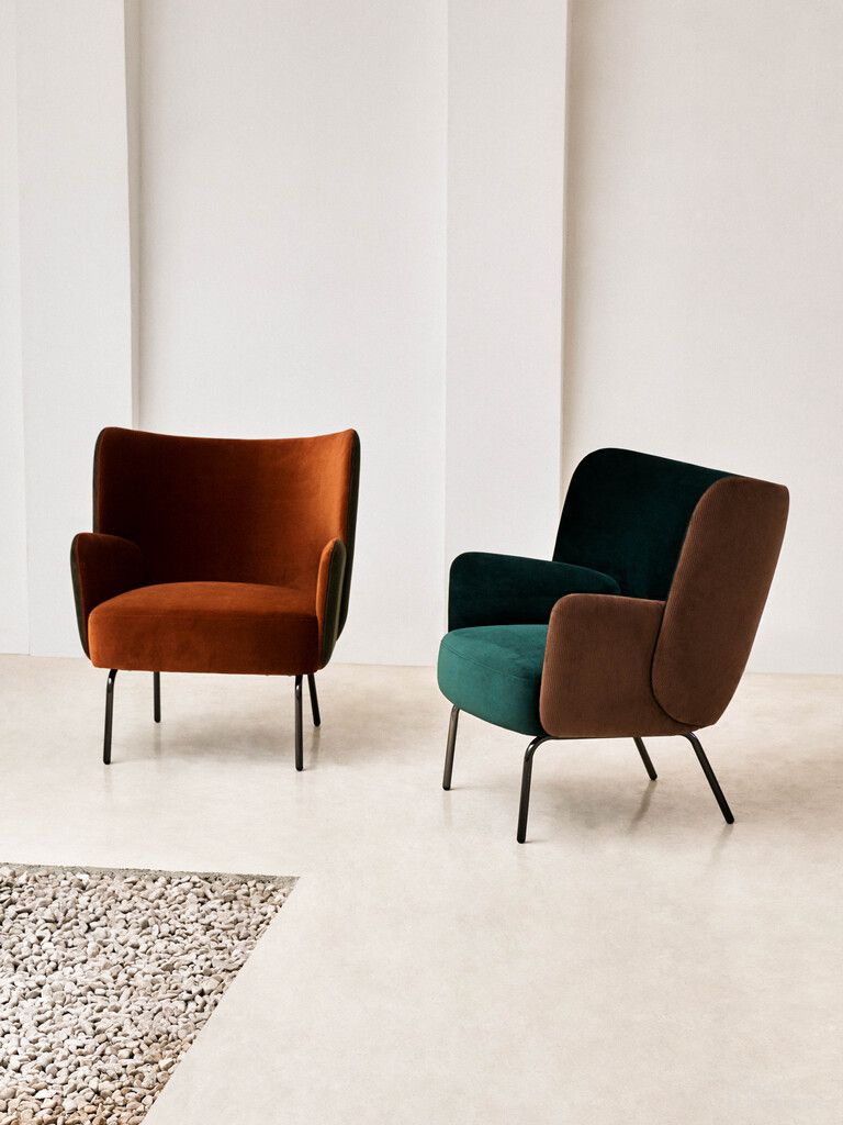 The appearance of Koya Zavra Leisure Chair In Coffee designed by Klaussner Home Furnishings in the modern / contemporary interior design. This coffee piece of furniture was selected by 1StopBedrooms from Koya Collection to add a touch of cosiness and style into your home. Sku: JHB141. Material: Fabric.