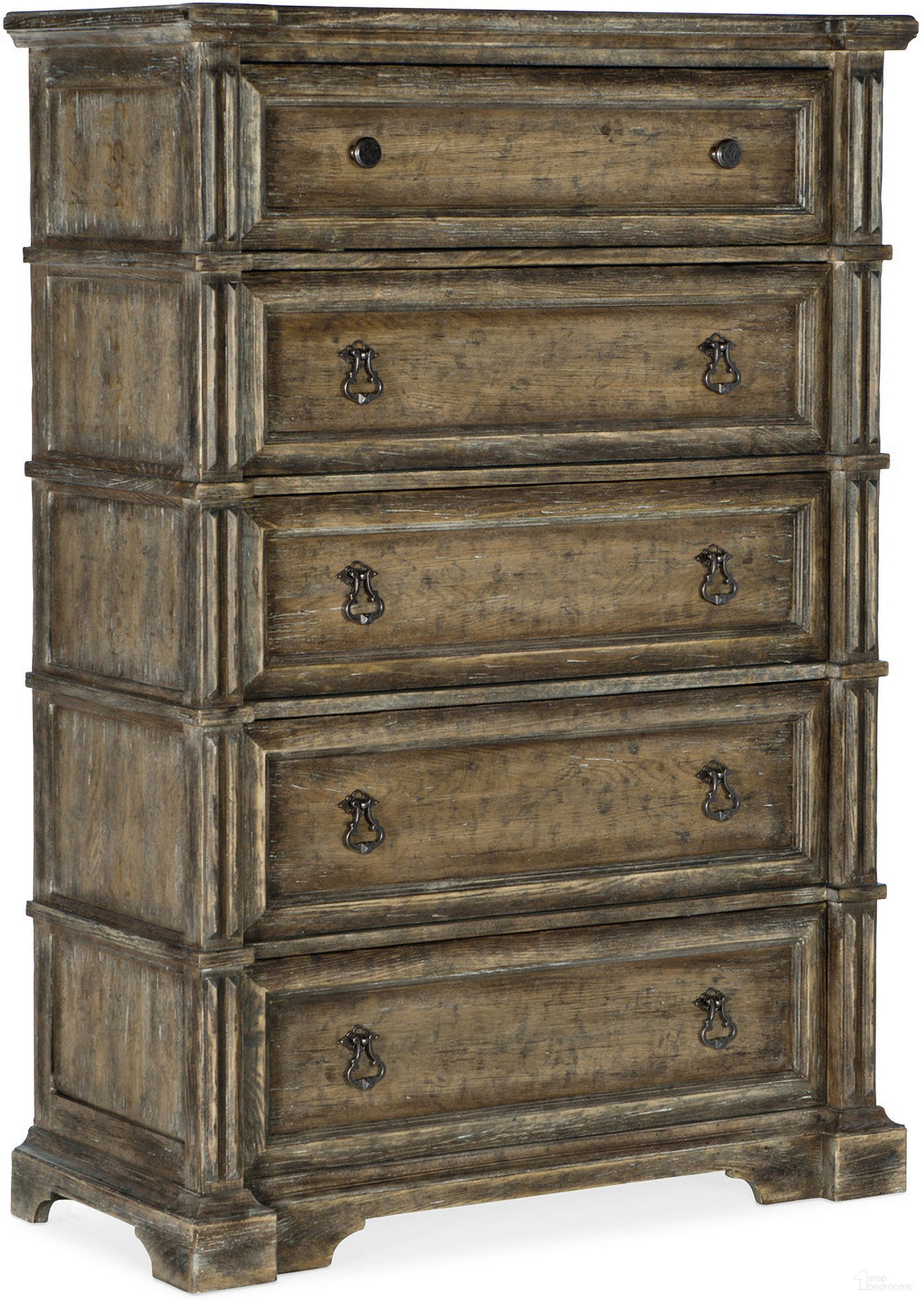The appearance of La Grange Ross Prairie Five Drawer Chest designed by Hooker in the traditional interior design. This medium wood piece of furniture was selected by 1StopBedrooms from La Grange Collection to add a touch of cosiness and style into your home. Sku: 6960-90010-80. Material: Oak Veneer.