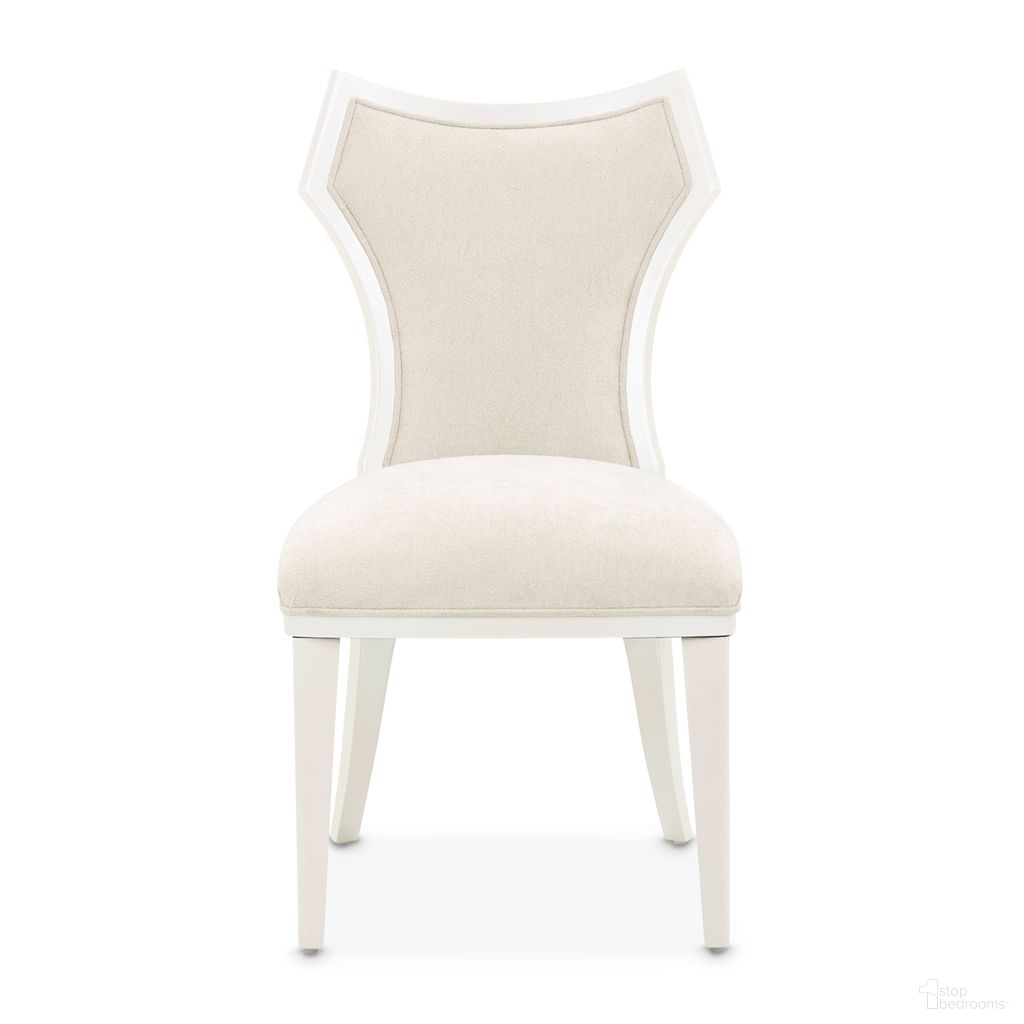 The appearance of La Marisia Vanity Chair In Creamy Pearl designed by Michael Amini in the modern / contemporary interior design. This creamy pearl piece of furniture was selected by 1StopBedrooms from La Marisia Collection to add a touch of cosiness and style into your home. Sku: 9089244-112. Material: Poplar.
