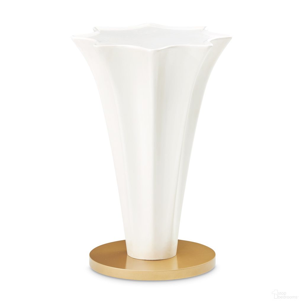 The appearance of La Terrazza Chairside Table In Creamy Pearl designed by Michael Amini in the transitional interior design. This creamy pearl piece of furniture was selected by 1StopBedrooms from La Terrazza Collection to add a touch of cosiness and style into your home. Sku: 9092222-112. Material: Solid Wood.