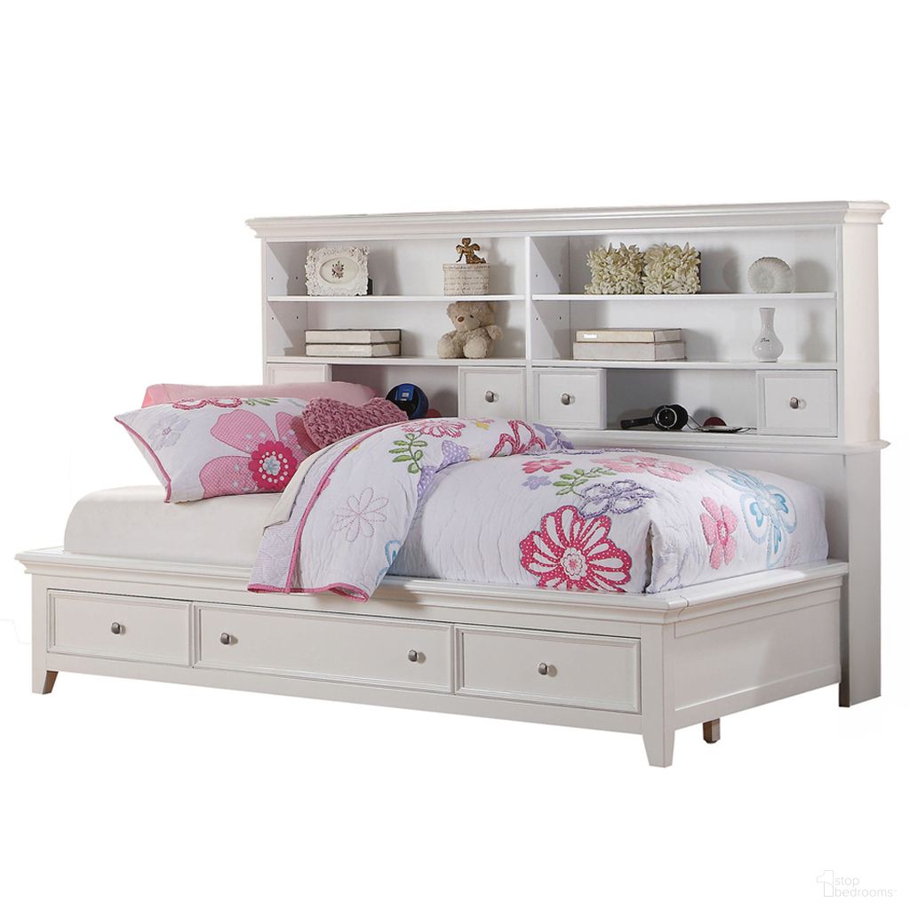 The appearance of Lacey Full Daybed with Storage In White designed by ACME in the modern / contemporary interior design. This white piece of furniture was selected by 1StopBedrooms from Lacey Collection to add a touch of cosiness and style into your home. Sku: 30595AF-HB;30596AF-FB;30597AF-R. Bed Type: Daybed. Material: Wood. Bed Size: Full.