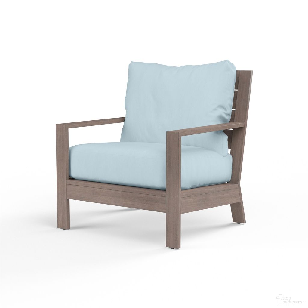 The appearance of Laguna Club Chair in Canvas Skyline designed by Sunset West in the transitional interior design. This canvas skyline piece of furniture was selected by 1StopBedrooms from Laguna Collection to add a touch of cosiness and style into your home. Sku: SW3501-21-14091. Material: Aluminum.