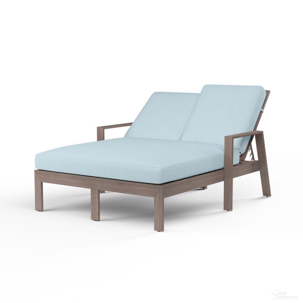 The appearance of Laguna Double Chaise Lounge in Canvas Skyline designed by Sunset West in the transitional interior design. This canvas skyline piece of furniture was selected by 1StopBedrooms from Laguna Collection to add a touch of cosiness and style into your home. Sku: SW3501-99-14091. Material: Aluminum.