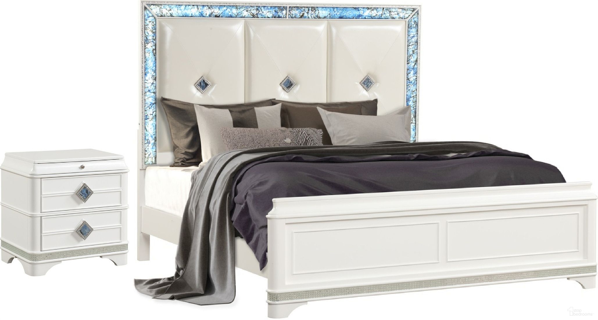 The appearance of Laguna Panel Bedroom Set In Off White designed by Galaxy Home Furnishings in the modern / contemporary interior design. This off white piece of furniture  was selected by 1StopBedrooms from Laguna Collection to add a touch of cosiness and style into your home. Sku: 601955555098-1;601955555098-2;601955555098-3;601955555074. Bed Size: King. Material: Solid Wood.