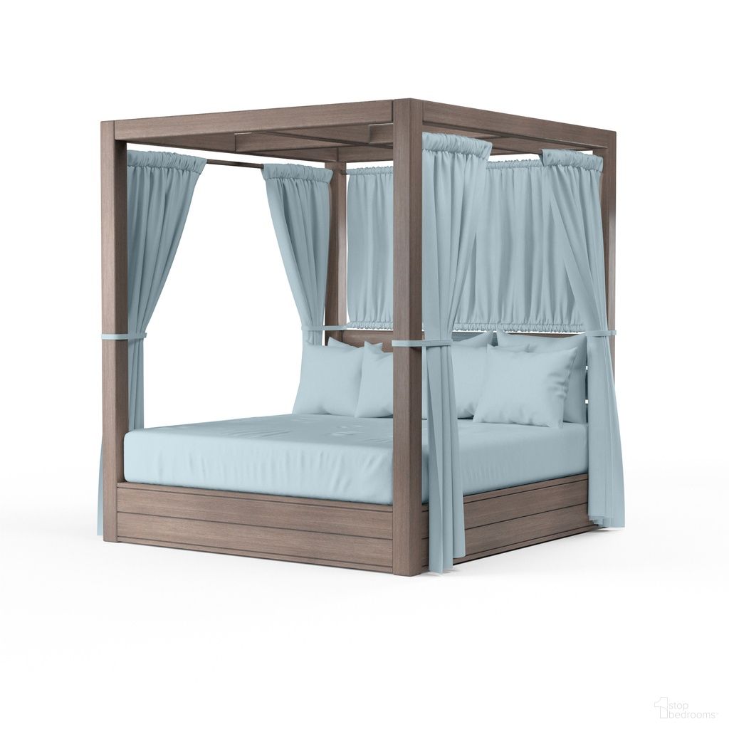 The appearance of Laguna Resort King Daybed in Canvas Skyline designed by Sunset West in the transitional interior design. This canvas skyline piece of furniture  was selected by 1StopBedrooms from Laguna Collection to add a touch of cosiness and style into your home. Sku: SW3501-DB-14091. Material: Aluminum. Bed Size: King.