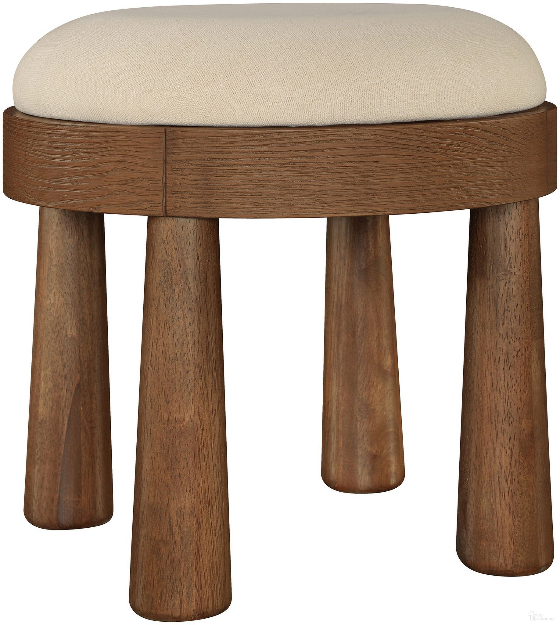 The appearance of Larea Linen Textured Fabric Upholstered Ottoman In Beige designed by Meridian in the modern / contemporary interior design. This beige piece of furniture was selected by 1StopBedrooms from Larea Collection to add a touch of cosiness and style into your home. Sku: 22069Beige. Material: Linen.
