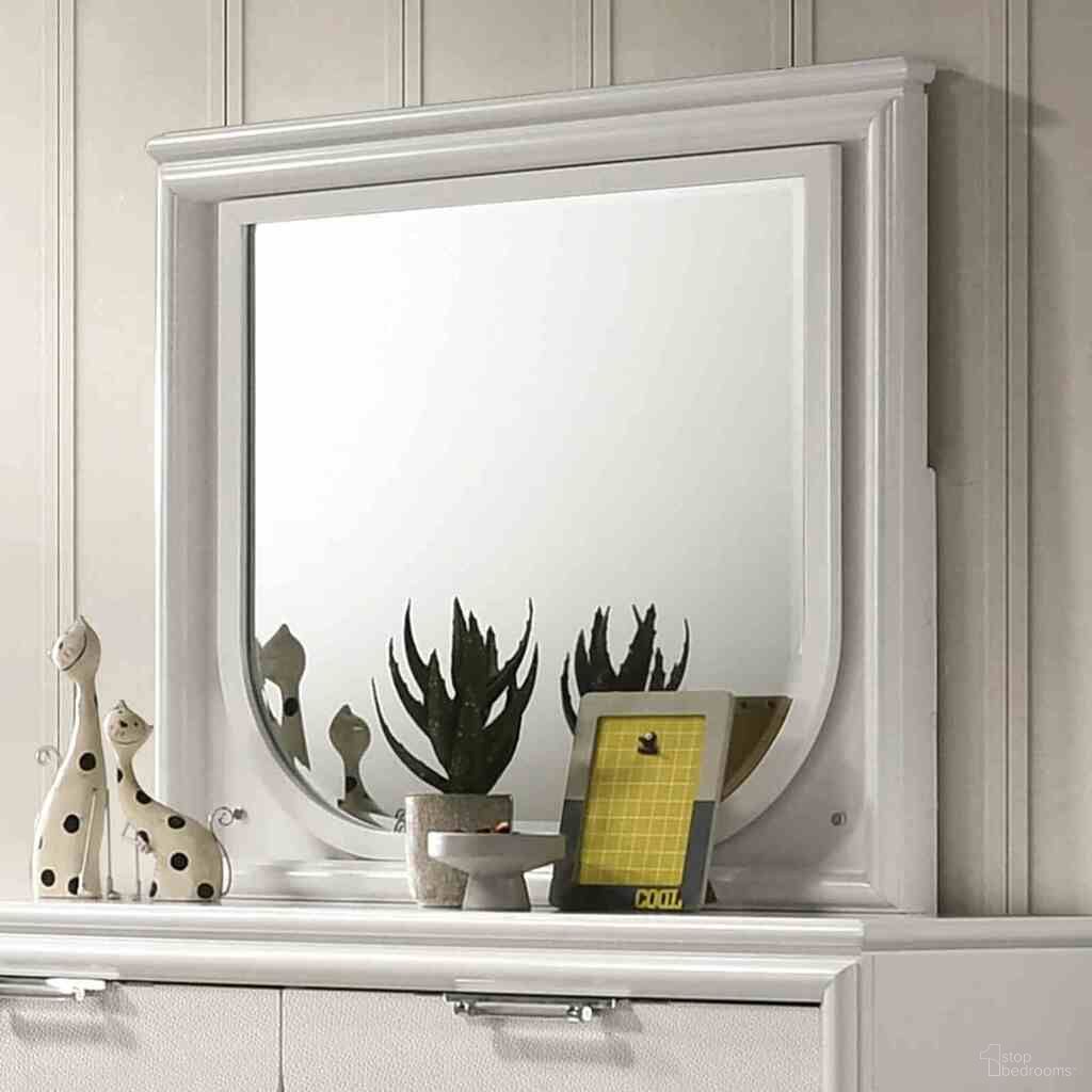 The appearance of Lareina Mirror with LED In Pearl White designed by Furniture of America in the modern / contemporary interior design. This pearl white piece of furniture  was selected by 1StopBedrooms from Lareina Collection to add a touch of cosiness and style into your home. Sku: FM72081WH-M. Material: Solid Rubberwood.