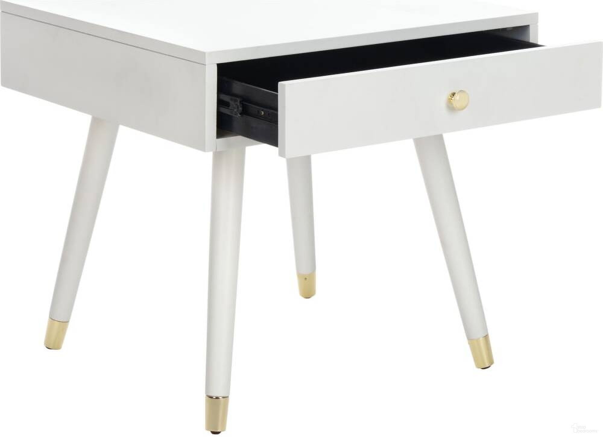 The appearance of Levinson White Gold Cap End Table designed by Safavieh in the modern / contemporary interior design. This white and gold piece of furniture was selected by 1StopBedrooms from Levinson Collection to add a touch of cosiness and style into your home. Sku: FOX6305B. Material: Brass.