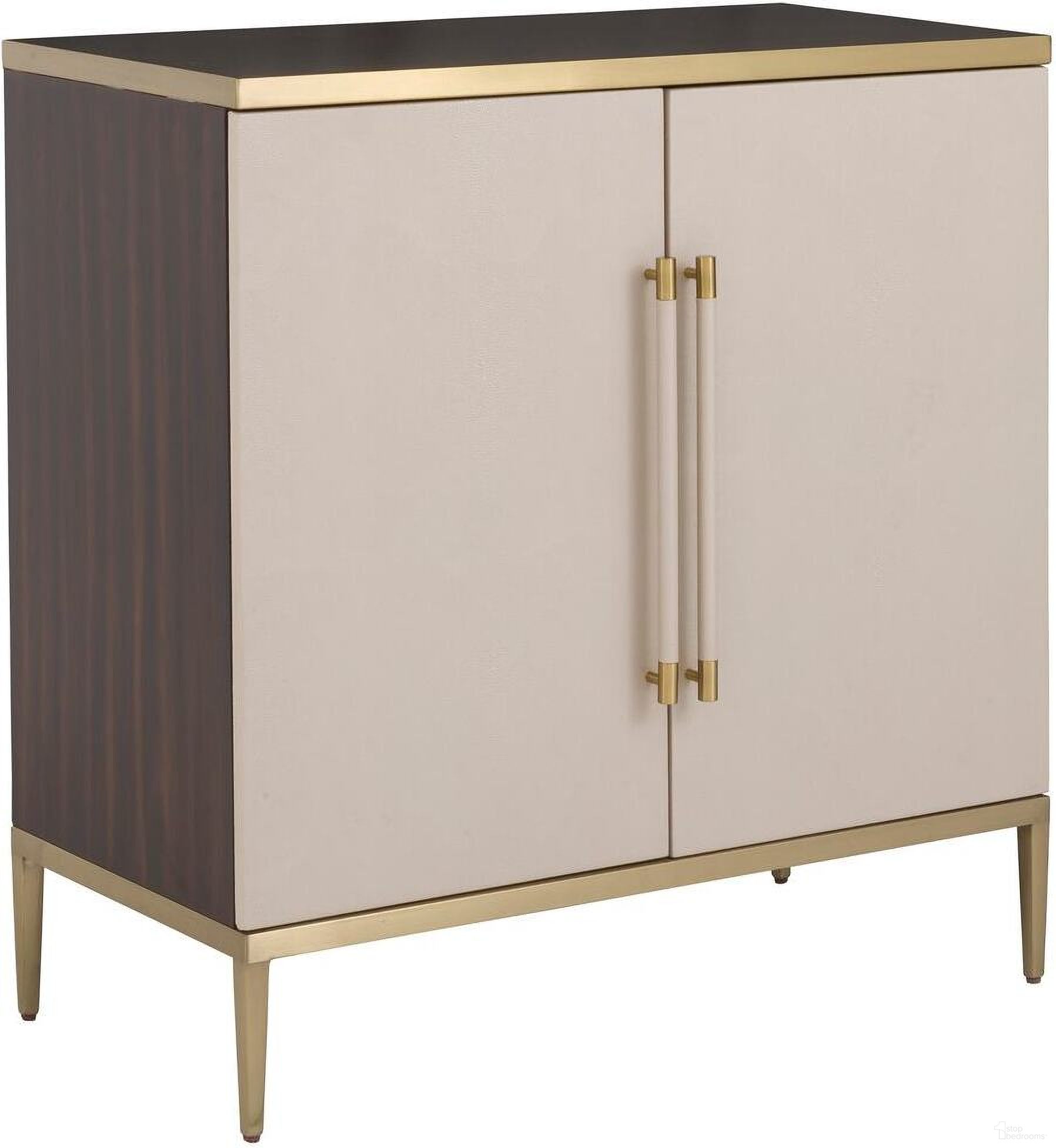 The appearance of Libby Langdon Hempstead Chest In Dark Sable designed by Fairfield Chair in the modern / contemporary interior design. This dark sable piece of furniture was selected by 1StopBedrooms from Libby Langdon Collection to add a touch of cosiness and style into your home. Sku: 6332-38. Material: Walnut.