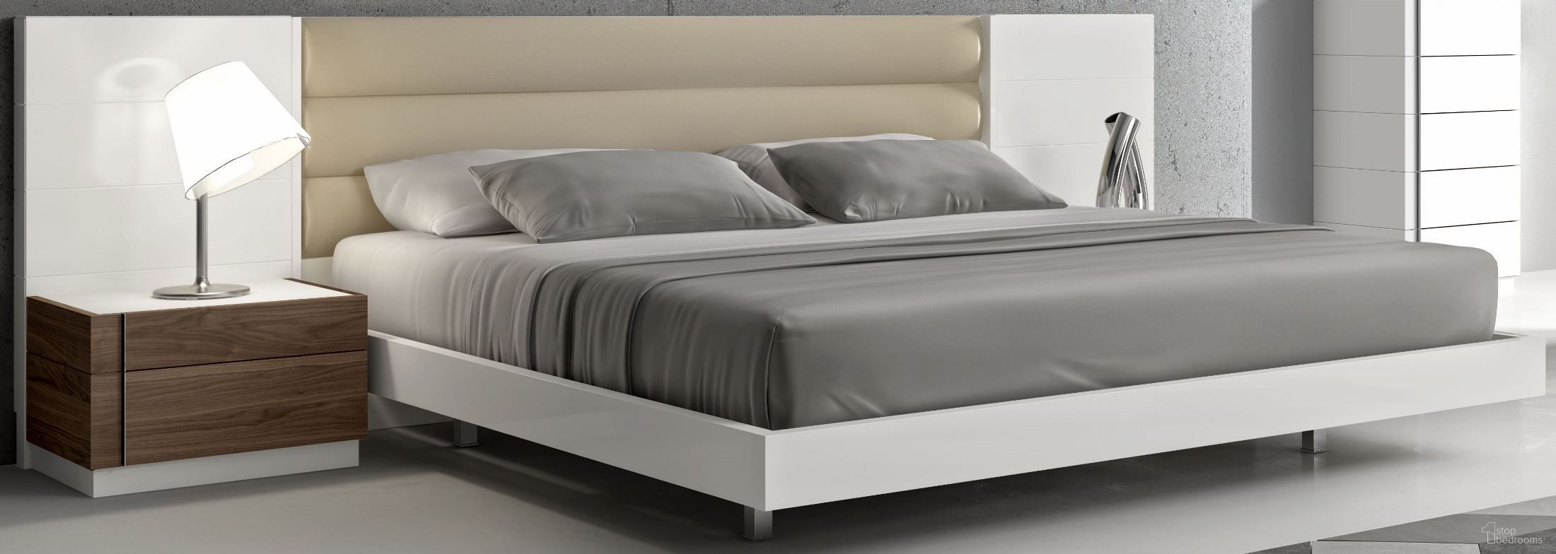The appearance of Lisbon Natural White Lacquer Queen Size Bed designed by J&M in the modern / contemporary interior design. This white piece of furniture was selected by 1StopBedrooms from Lisbon Collection to add a touch of cosiness and style into your home. Sku: 17871-Q. Bed Type: Platform Bed. Material: Wood. Bed Size: Queen.