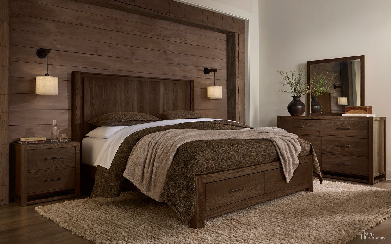 The appearance of Lodge and Loft Radius Poster Bedroom Set with Footboard Storage In Dark Oak designed by Vaughan Bassett in the modern / contemporary interior design. This dark oak piece of furniture was selected by 1StopBedrooms from Lodge and Loft Collection to add a touch of cosiness and style into your home. Sku: 840-558;840-050B;840-502;TT-555T;840-227. Material: Wood. Bed Size: King.