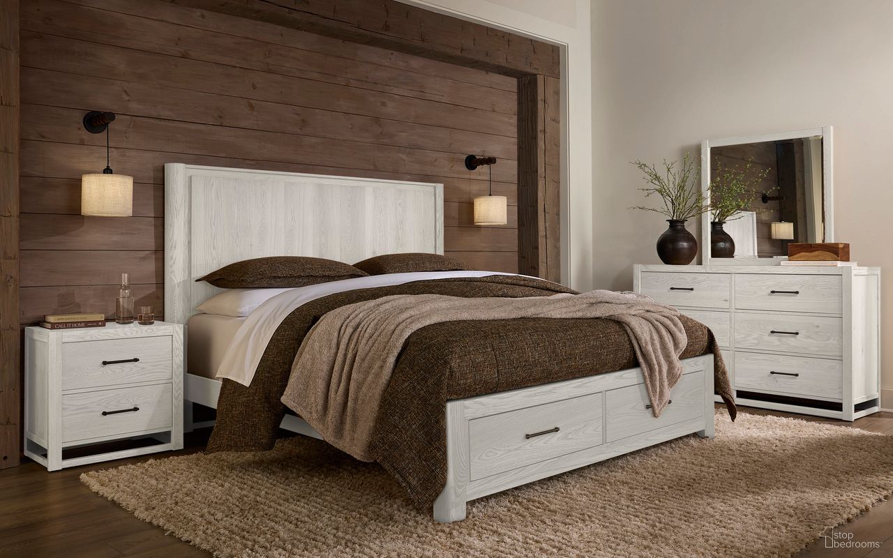 Lodge and Loft Radius Poster Bedroom Set with Footboard Storage In Soft White