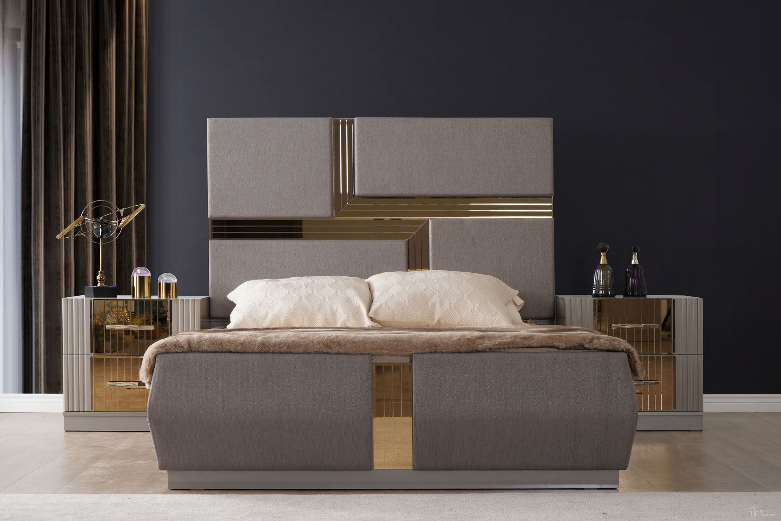 Lorenzo Gold Detailed Tufted Upholstery Queen Bed In Gray