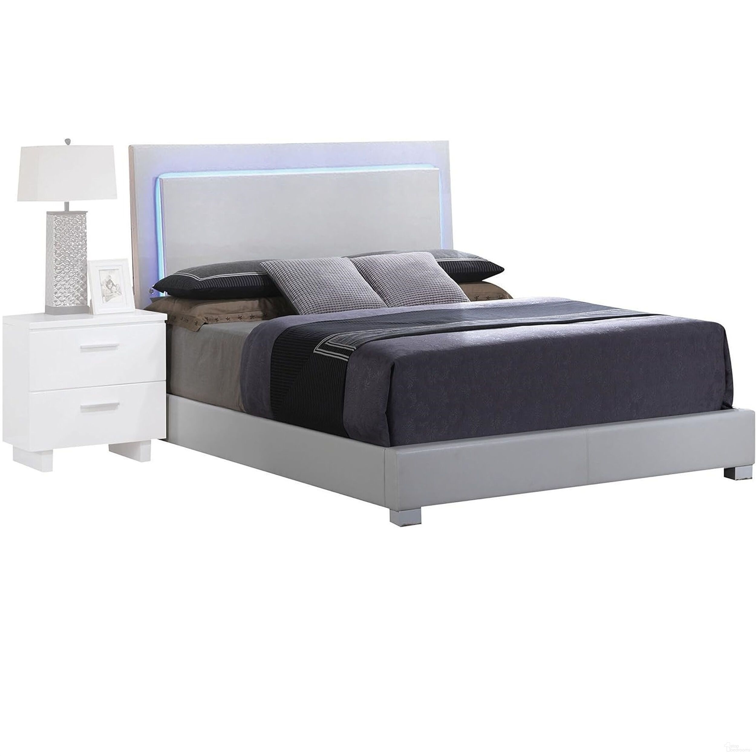The appearance of Lorimar Platform Bedroom Set In White designed by ACME in the modern / contemporary interior design. This white piece of furniture was selected by 1StopBedrooms from Lorimar Collection to add a touch of cosiness and style into your home. Sku: 22640Q-HB;22631Q-FR;22633. Bed Type: Platform Bed. Material: Wood. Bed Size: Queen.