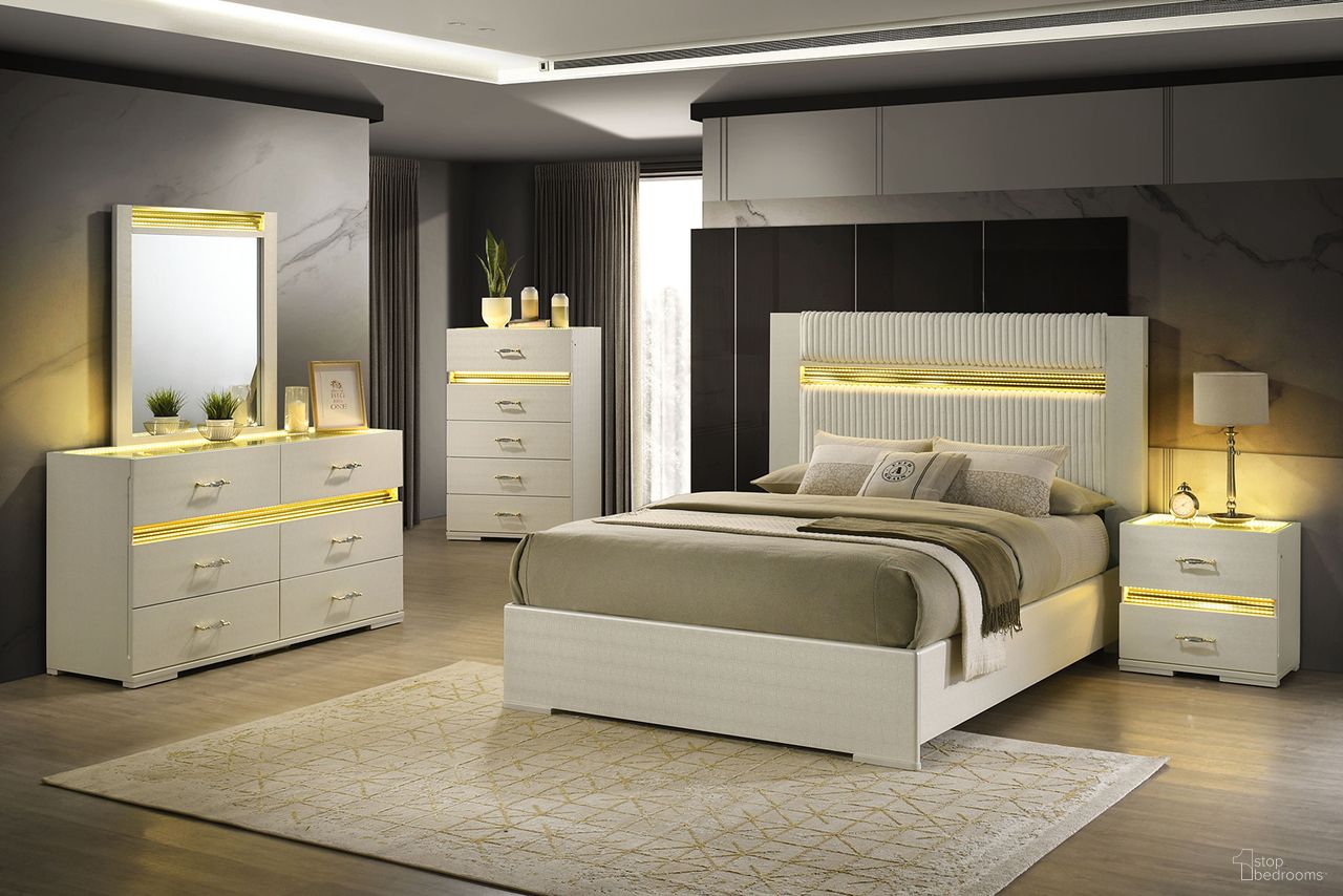 The appearance of Lucida Bedroom Set With Gold LED In Beige designed by Furniture of America in the modern / contemporary interior design. This beige piece of furniture  was selected by 1StopBedrooms from Lucida Collection to add a touch of cosiness and style into your home. Sku: FM72015BG-Q-FBR;FM72015BG-Q-HB;FM72015BG-N. Bed Size: King. Material: Engineered Wood.