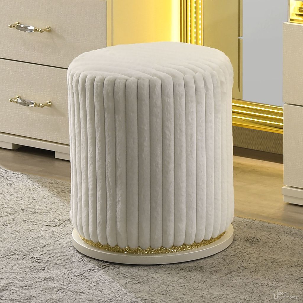The appearance of Lucida Vanity Stool In Beige designed by Furniture of America in the modern / contemporary interior design. This beige piece of furniture  was selected by 1StopBedrooms from Lucida Collection to add a touch of cosiness and style into your home. Sku: FM72015BG-VS. Material: Rubberwood.