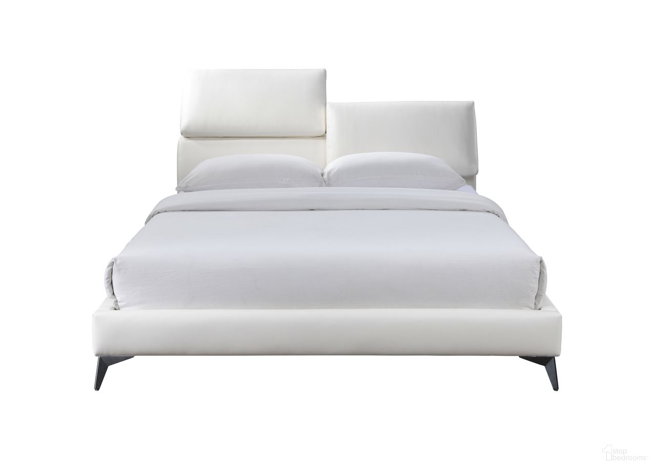 The appearance of Luna Queen Upholstered Bed In Frost designed by Contempo US in the modern / contemporary interior design. This frost piece of furniture  was selected by 1StopBedrooms from Luna Collection to add a touch of cosiness and style into your home. Sku: LUNQFP1-HB;LUNQFP2-FR;LUNQZZ3-CS. Bed Size: Queen. Material: PU. Bed Type: Upholstered Bed.
