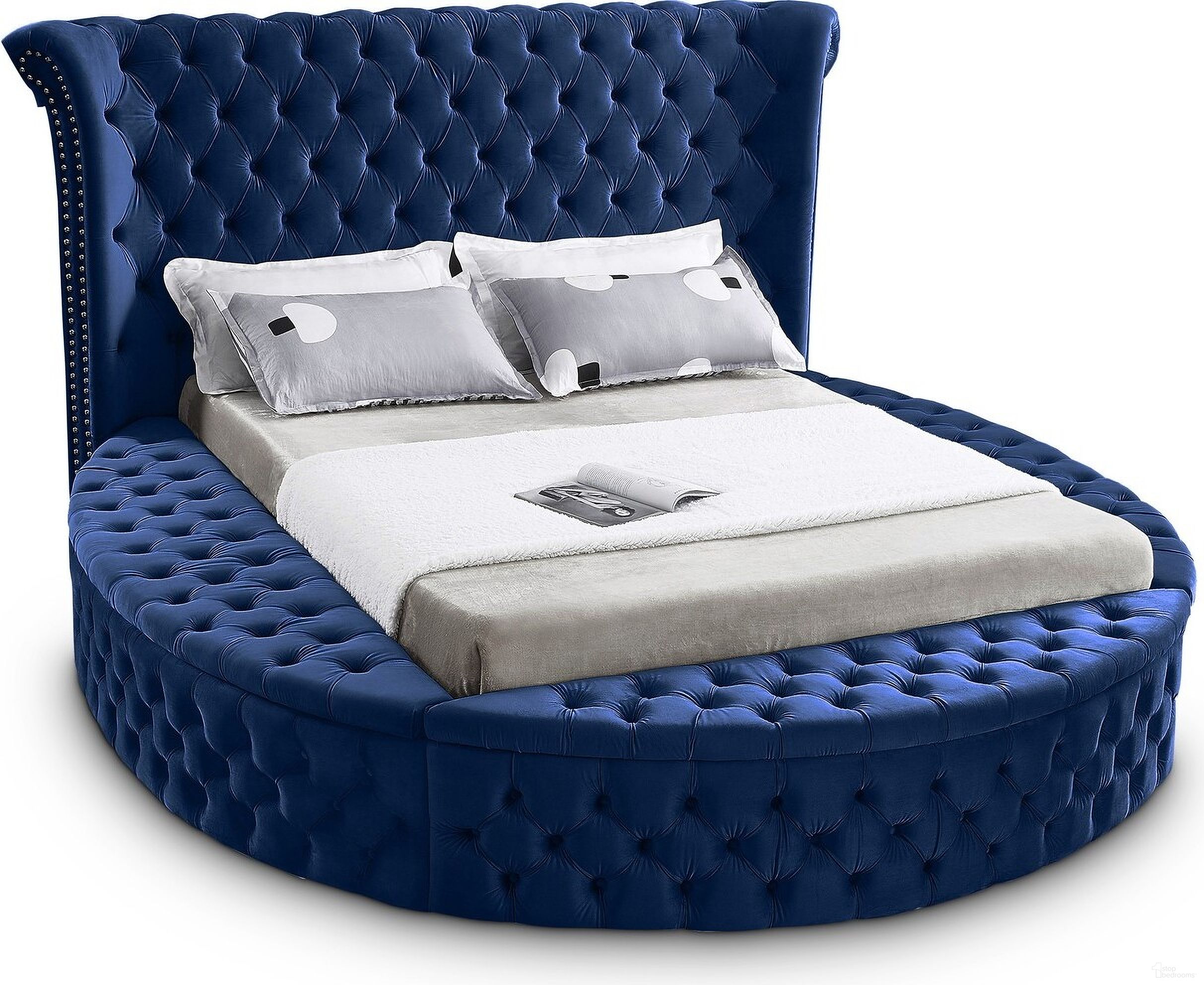 The appearance of Luxus Velvet Full Bed In Navy designed by Meridian in the modern / contemporary interior design. This navy piece of furniture was selected by 1StopBedrooms from Luxus Collection to add a touch of cosiness and style into your home. Sku: LuxusNavy-F Box 1/3 (Headboard/Slats);LuxusNavy-F Box 2/3 (Footboard/2 Outer Siderails/Hardware);LuxusNavy-F Box 3/3 (2 Inner Siderails/2 Siderails Top Upholstered Part/Bottom Board of Rails/Center Support). Bed Type: Storage Bed. Bed Size: Full. Material: Velvet.