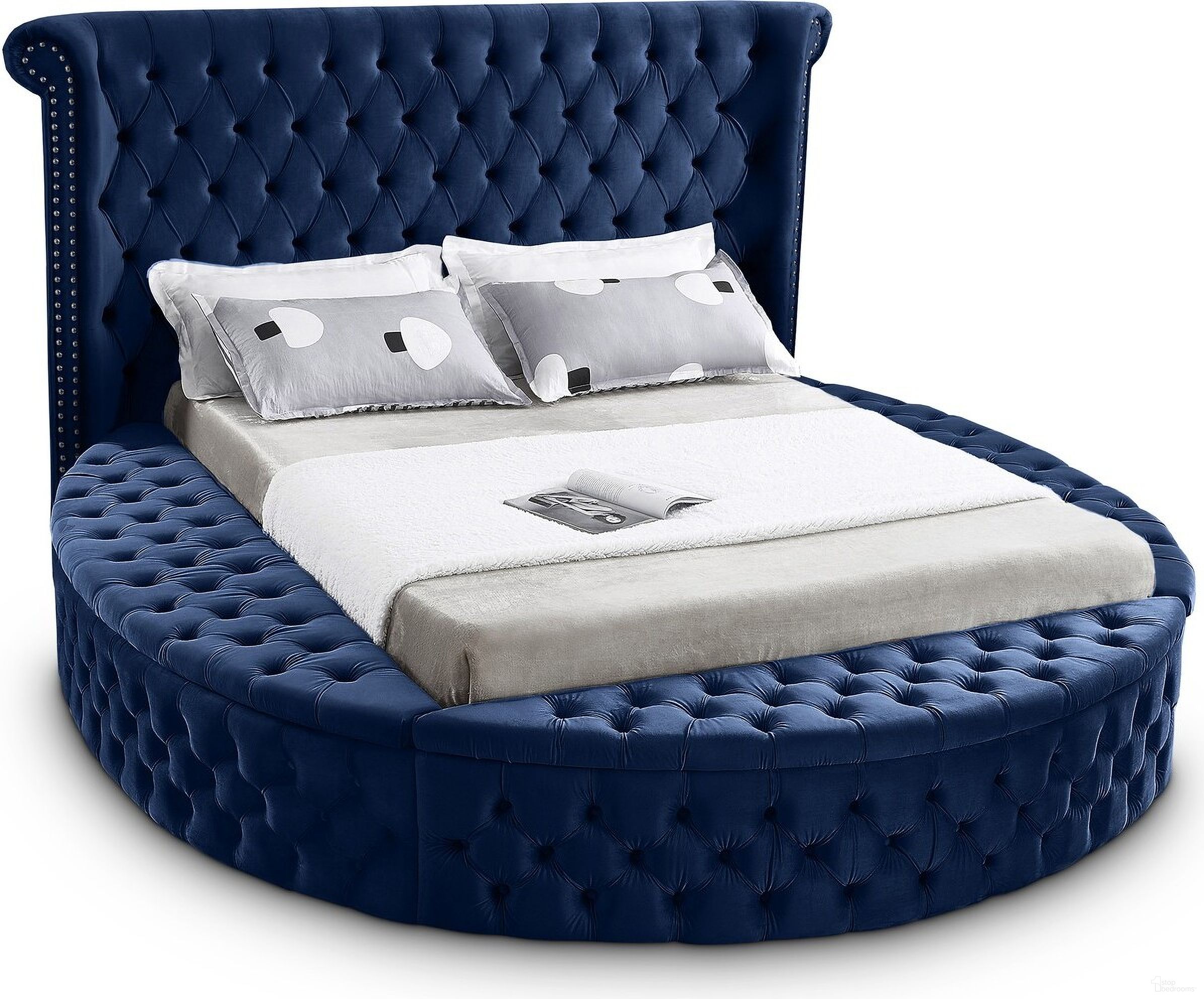 The appearance of Luxus Velvet Queen Bed In Navy designed by Meridian in the modern / contemporary interior design. This navy piece of furniture  was selected by 1StopBedrooms from Luxus Collection to add a touch of cosiness and style into your home. Sku: LuxusNavy-Q Box 1/3 (Headboard/Slats);LuxusNavy-Q Box 2/3 (Footboard/2 Outer Siderails/Hardware);LuxusNavy-Q Box 3/3 (2 Inner Siderails/2 Siderails Top Upholstered Part/Bottom Board of Rails/Center Support). Bed Type: Storage Bed. Bed Size: Queen. Material: Velvet.