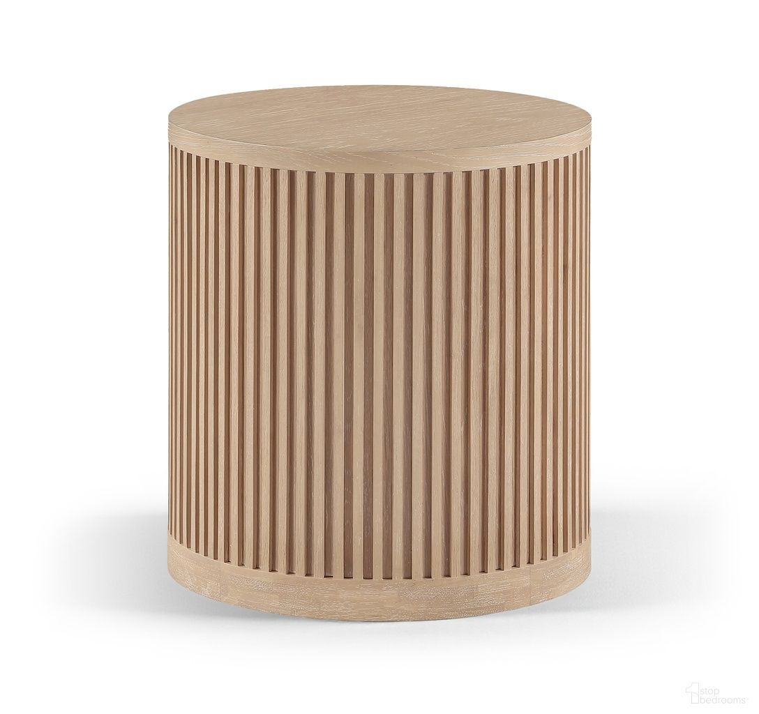 Madera Oak Veneer and Solid Wood End Table In Natural