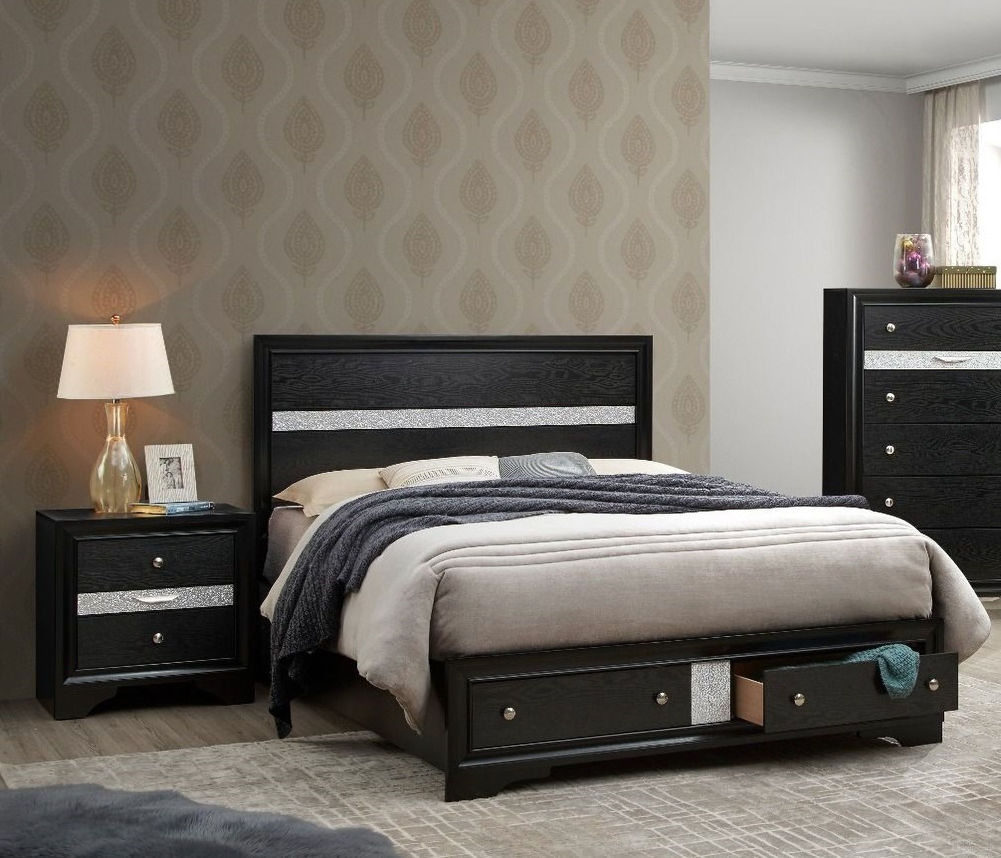 The appearance of Madrid Bedroom Set In Black designed by Glory in the modern / contemporary interior design. This black piece of furniture  was selected by 1StopBedrooms from Madrid Collection to add a touch of cosiness and style into your home. Sku: G02350B-QB;G02350-N. Bed Type: Storage Bed. Material: Wood. Bed Size: Queen.