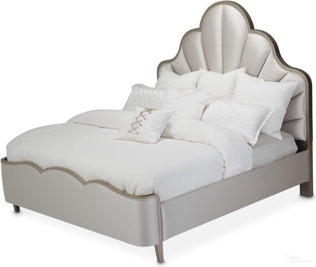 Malibu Crest Queen Scalloped Panel Bed In Chardonnay