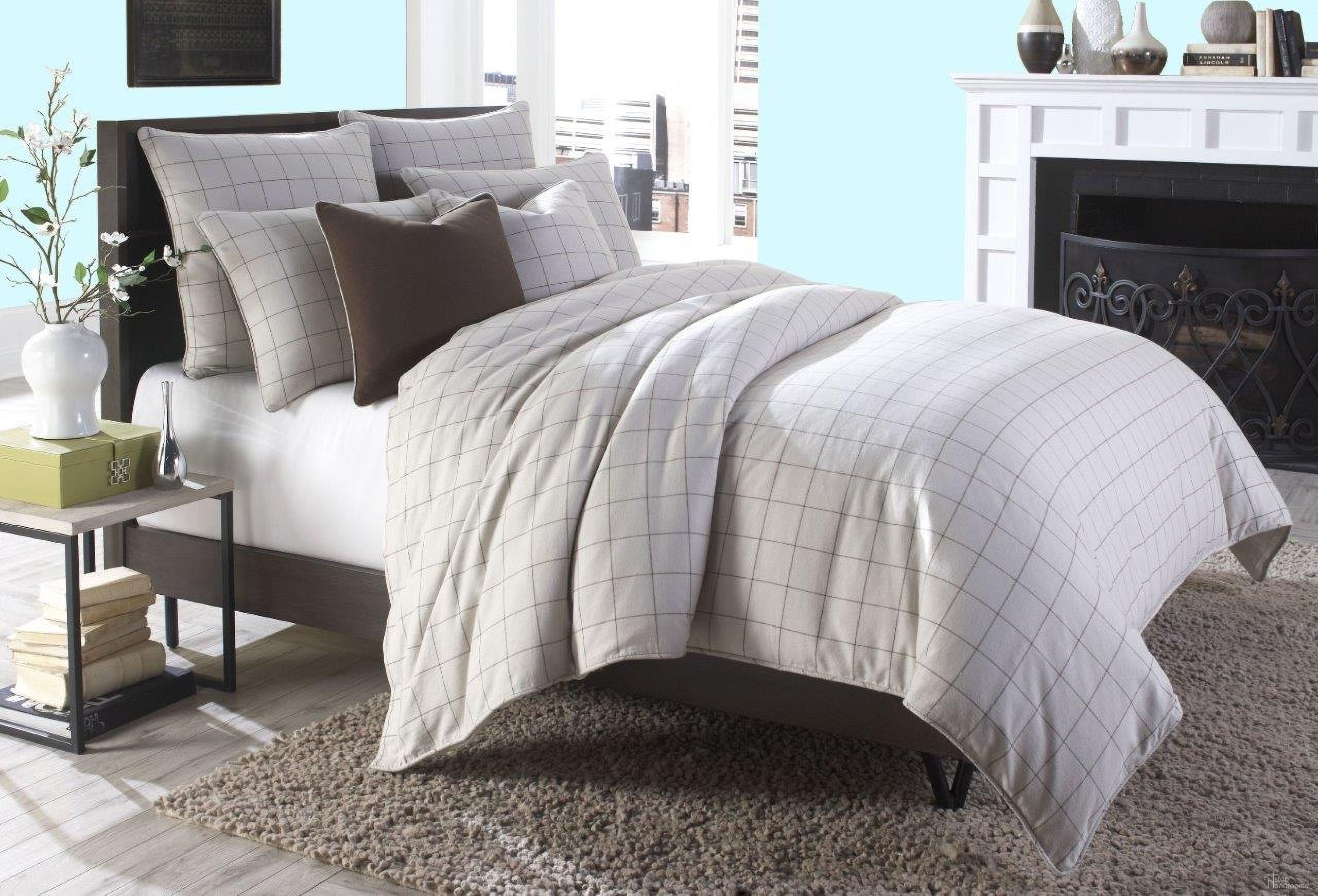 The appearance of Manchester 8 Piece King Duvet Set In Creme designed by Michael Amini in the modern / contemporary interior design. This creme piece of furniture was selected by 1StopBedrooms from Manchester Collection to add a touch of cosiness and style into your home. Sku: BCS-KD08-MNCTR-CRM. Material: Polyester. Bed Size: King.