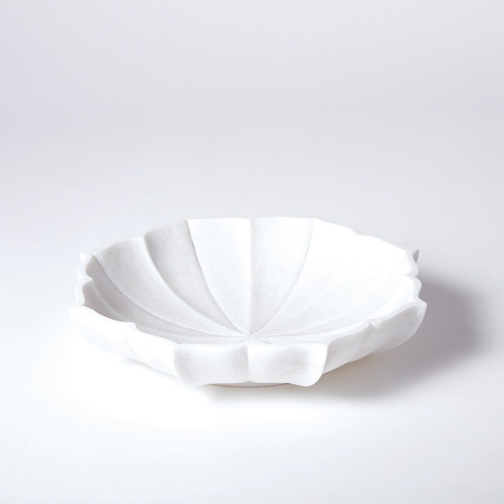 The appearance of Marble Extra Large Petal Bowl In White designed by Global Views in the modern / contemporary interior design. This white piece of furniture  was selected by 1StopBedrooms from Marble Collection to add a touch of cosiness and style into your home. Sku: 991791. Material: Marble.
