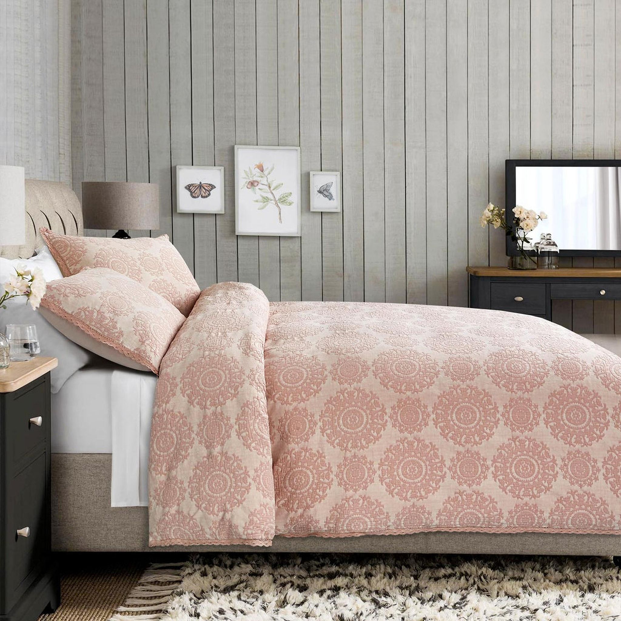 The appearance of Mckinley 3 Piece Queen Duvet Set In Quartz designed by Michael Amini in the modern / contemporary interior design. This quartz piece of furniture was selected by 1StopBedrooms from Mckinley Collection to add a touch of cosiness and style into your home. Sku: BCS-QD03-MCKNLY-QTZ. Bed Size: Queen. Material: Cotton.
