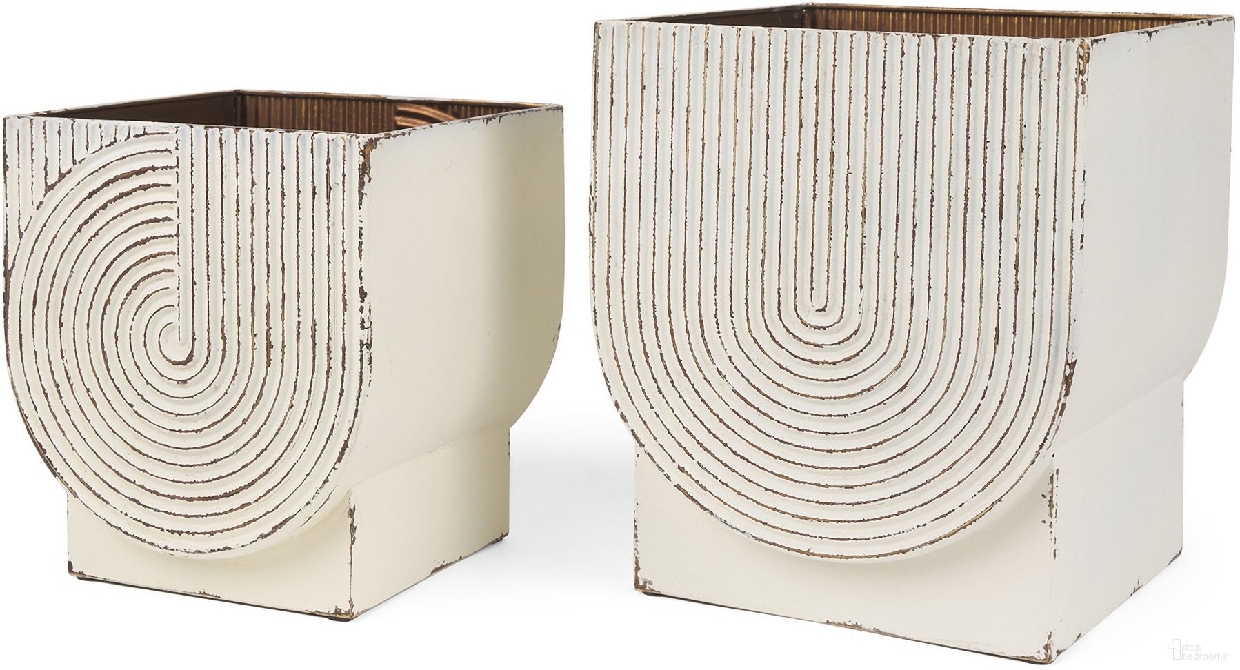 The appearance of Medina Gold Antiquing Metal Planters Set of 2 In Off White designed by Mercana in the transitional interior design. This off white piece of furniture  was selected by 1StopBedrooms from Medina Collection to add a touch of cosiness and style into your home. Sku: 70547. Material: Metal.