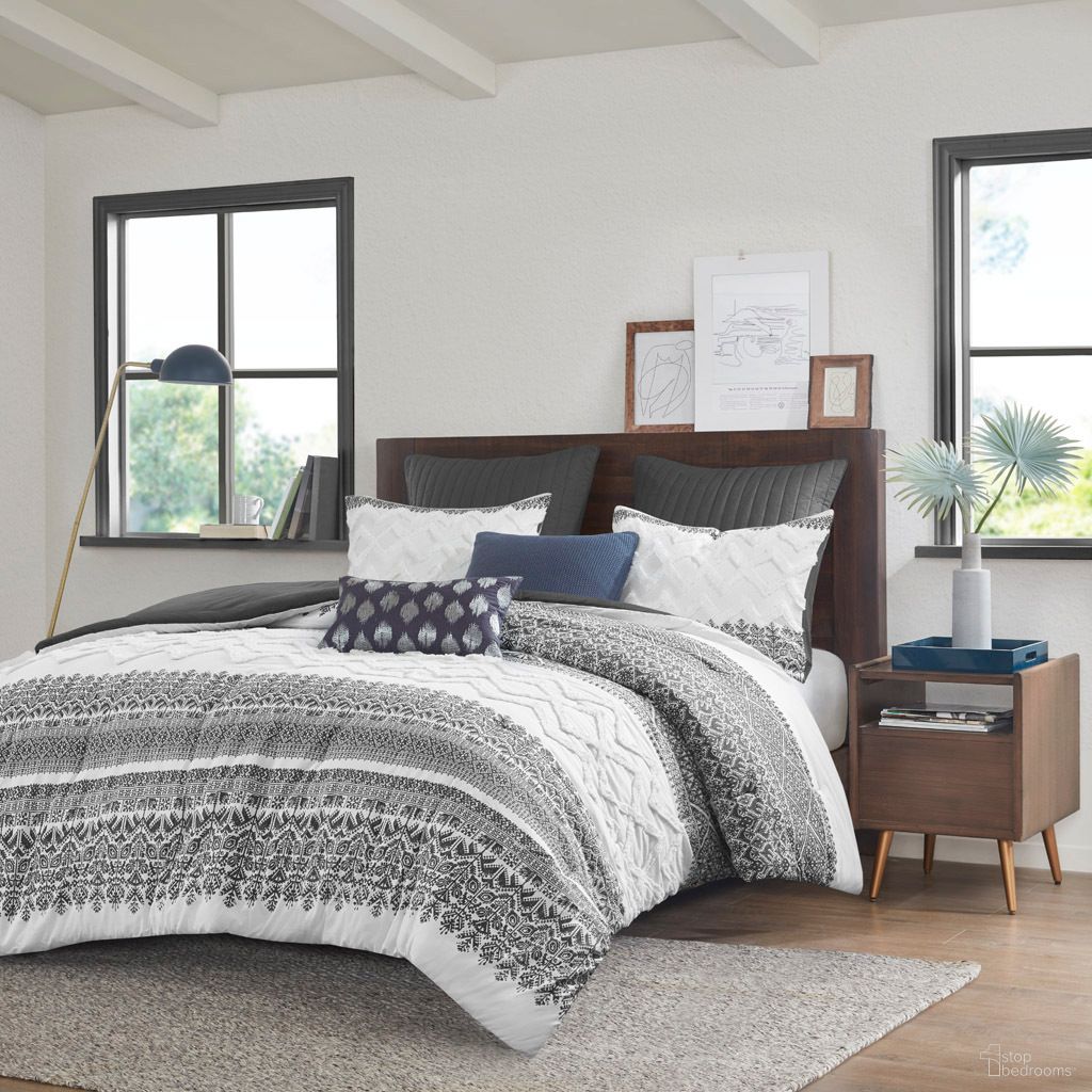The appearance of Mila 3 Piece Cotton King/Cal King Comforter Set with Chenille Tufting In Gray designed by Olliix in the modern / contemporary interior design. This gray piece of furniture was selected by 1StopBedrooms from Mila Collection to add a touch of cosiness and style into your home. Sku: II10-1249. Bed Size: King. Material: Cotton.