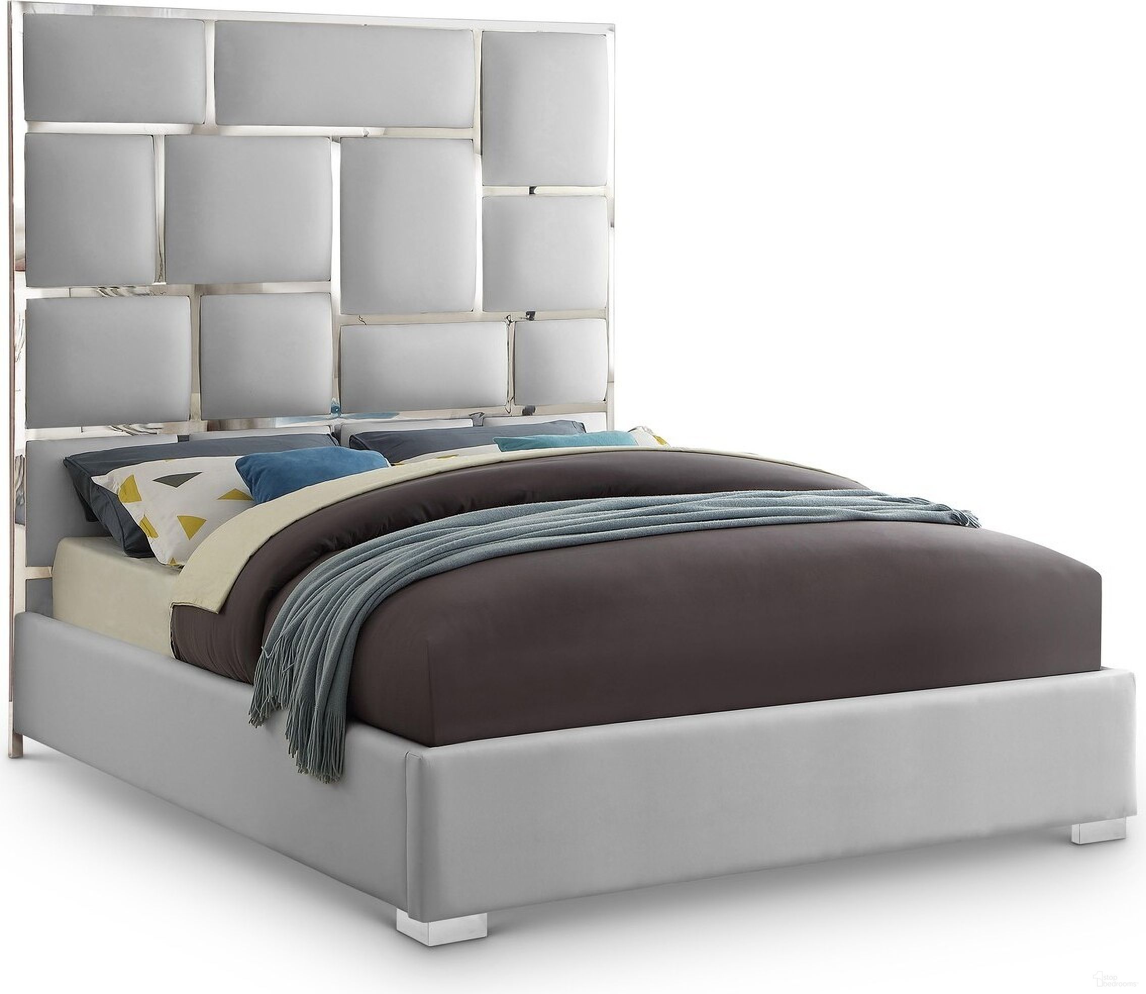 The appearance of Milan Vegan Leather King Bed In White designed by Meridian in the modern / contemporary interior design. This white piece of furniture was selected by 1StopBedrooms from Milan Collection to add a touch of cosiness and style into your home. Sku: MilanWhite-K Box 1/2 (HB/Slats);MilanWhite-K Box 2/2 (Siderails/FB/Metal Bar/Hardware/Legs). Bed Type: Panel Bed. Material: Metal. Bed Size: King.