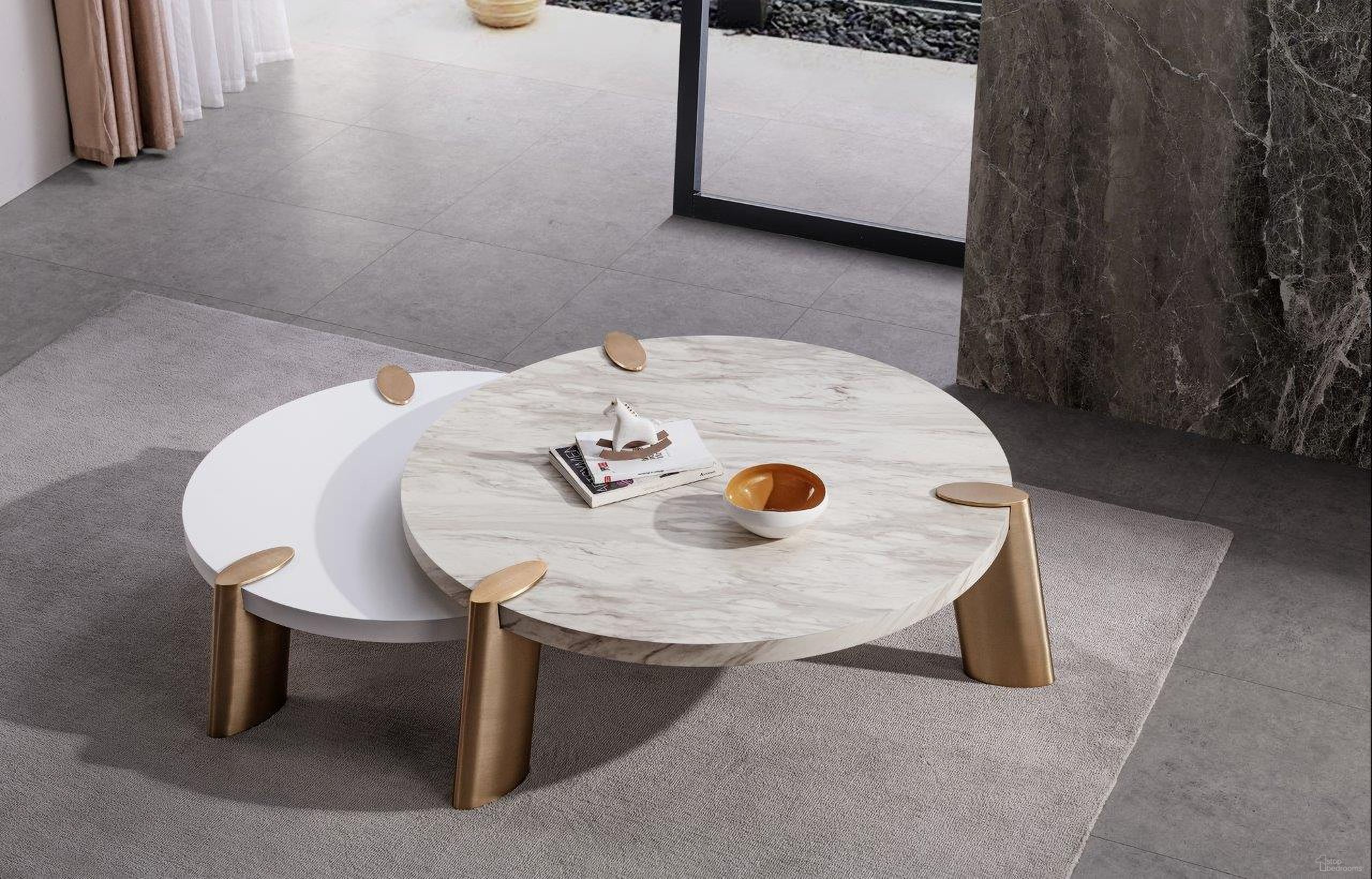 The appearance of Mimeo Large Round Coffee Table In White Marble Paper Top designed by Whiteline Modern Living in the modern / contemporary interior design. This white piece of furniture  was selected by 1StopBedrooms from Mimeo Collection to add a touch of cosiness and style into your home. Sku: CT1657L-MAR. Material: Stainless Steel.