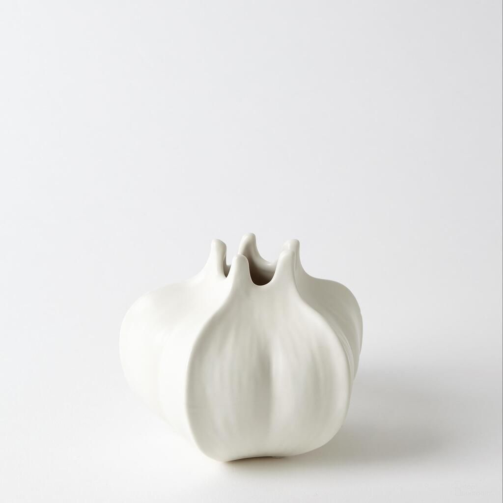 The appearance of Mini Short Star Fruit Vase In White designed by Global Views in the modern / contemporary interior design. This white piece of furniture  was selected by 1StopBedrooms from Mini Collection to add a touch of cosiness and style into your home. Sku: 710085. Material: Porcelain.